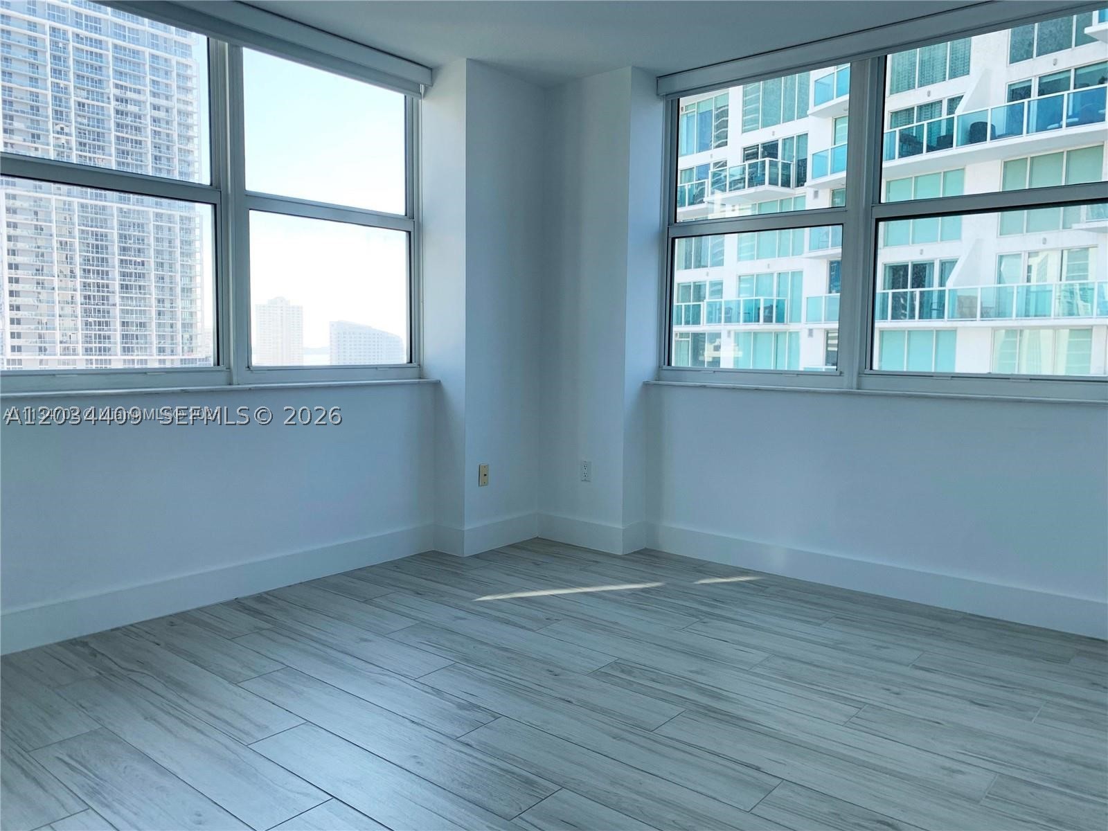 31 SE 5th St #1910, Miami FL 33131