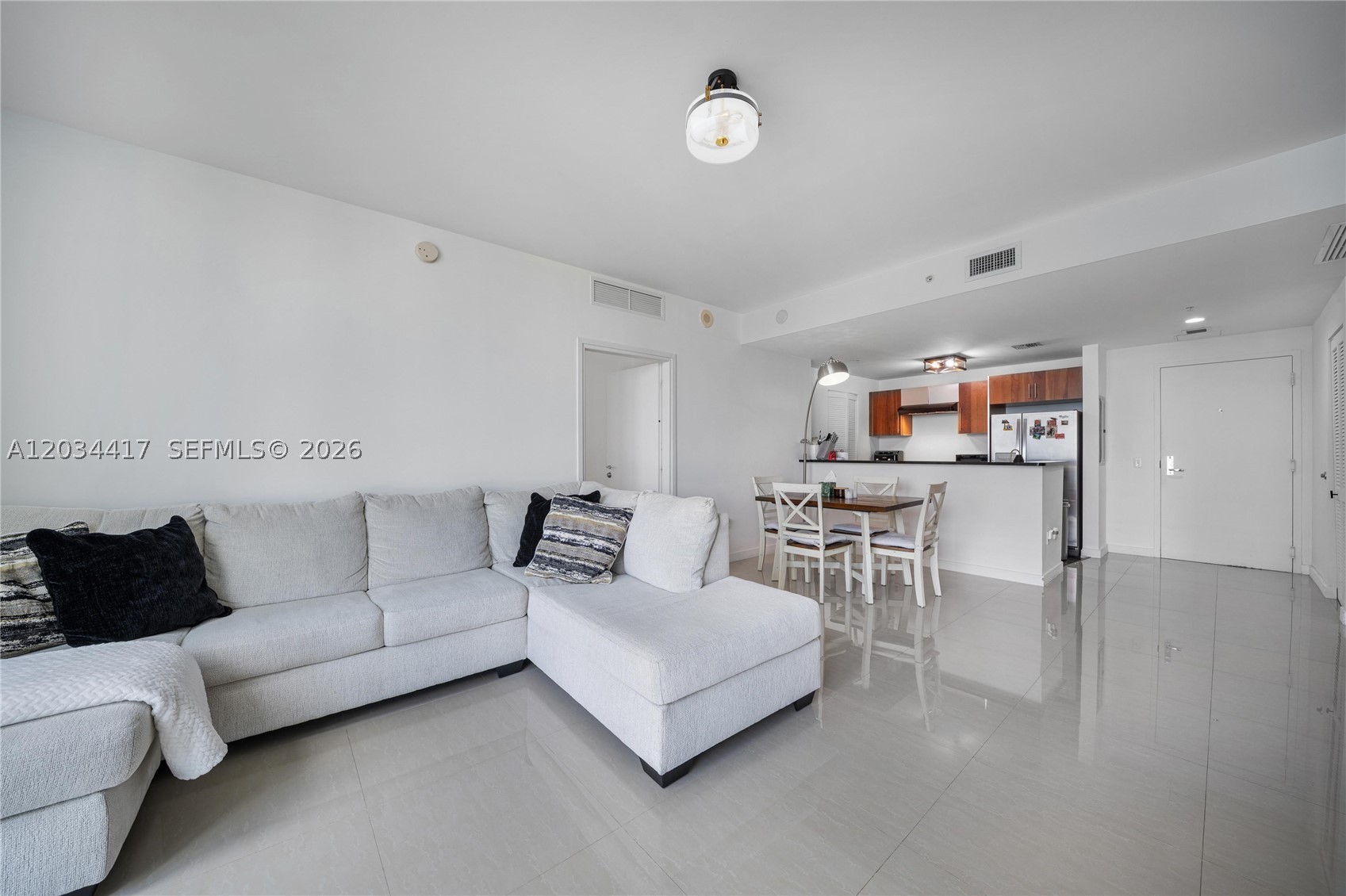 300 S Biscayne Blvd #T-3406, Miami FL 33131