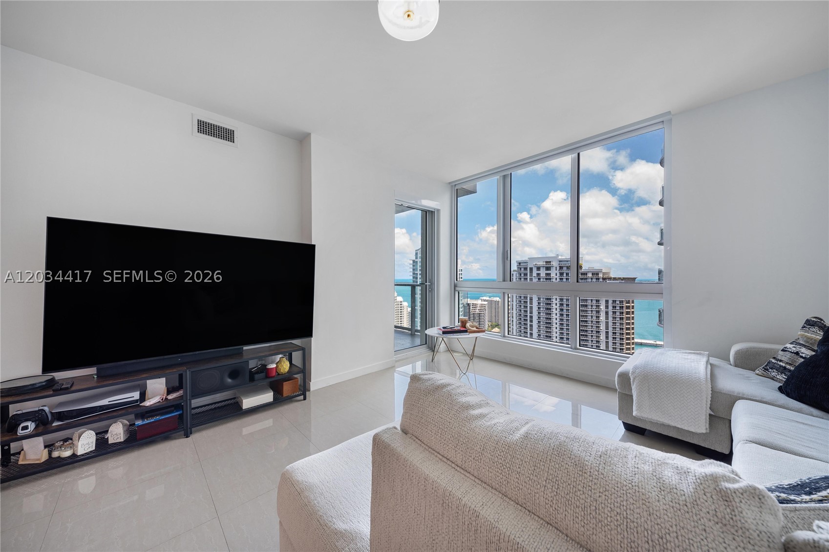 300 S Biscayne Blvd #T-3406, Miami FL 33131
