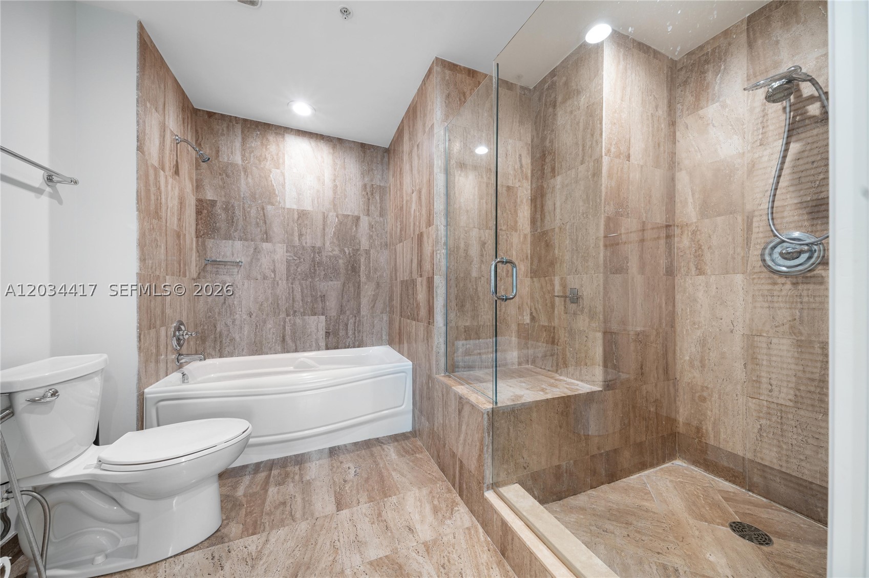 300 S Biscayne Blvd #T-3406, Miami FL 33131