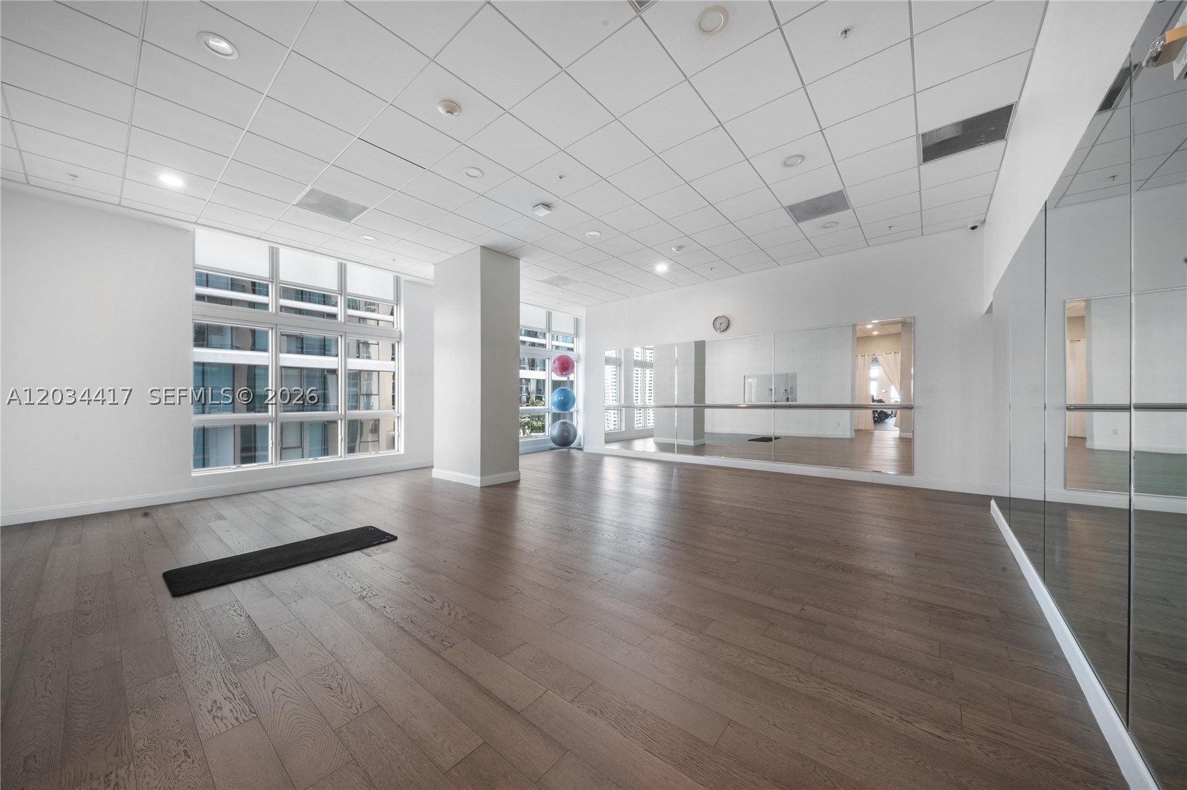 300 S Biscayne Blvd #T-3406, Miami FL 33131