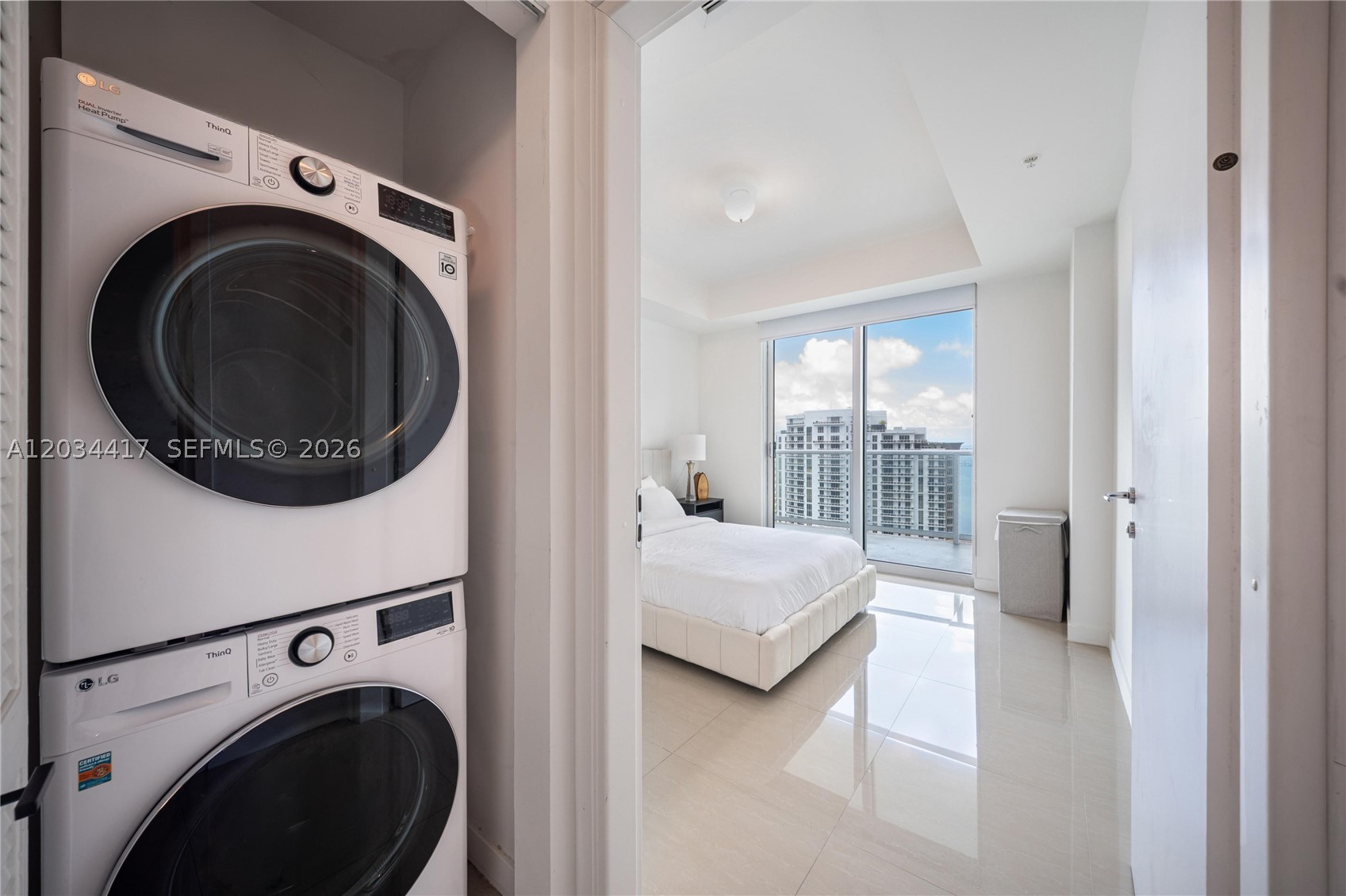 300 S Biscayne Blvd #T-3406, Miami FL 33131