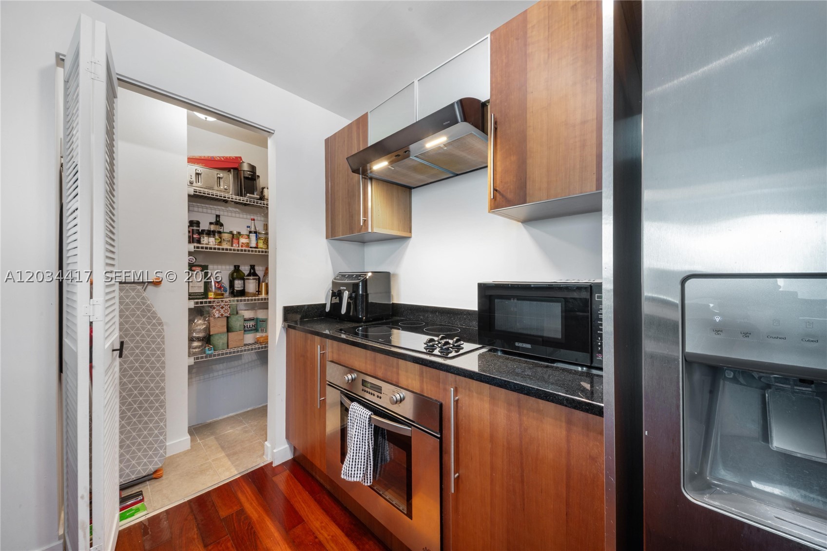 300 S Biscayne Blvd #T-3406, Miami FL 33131