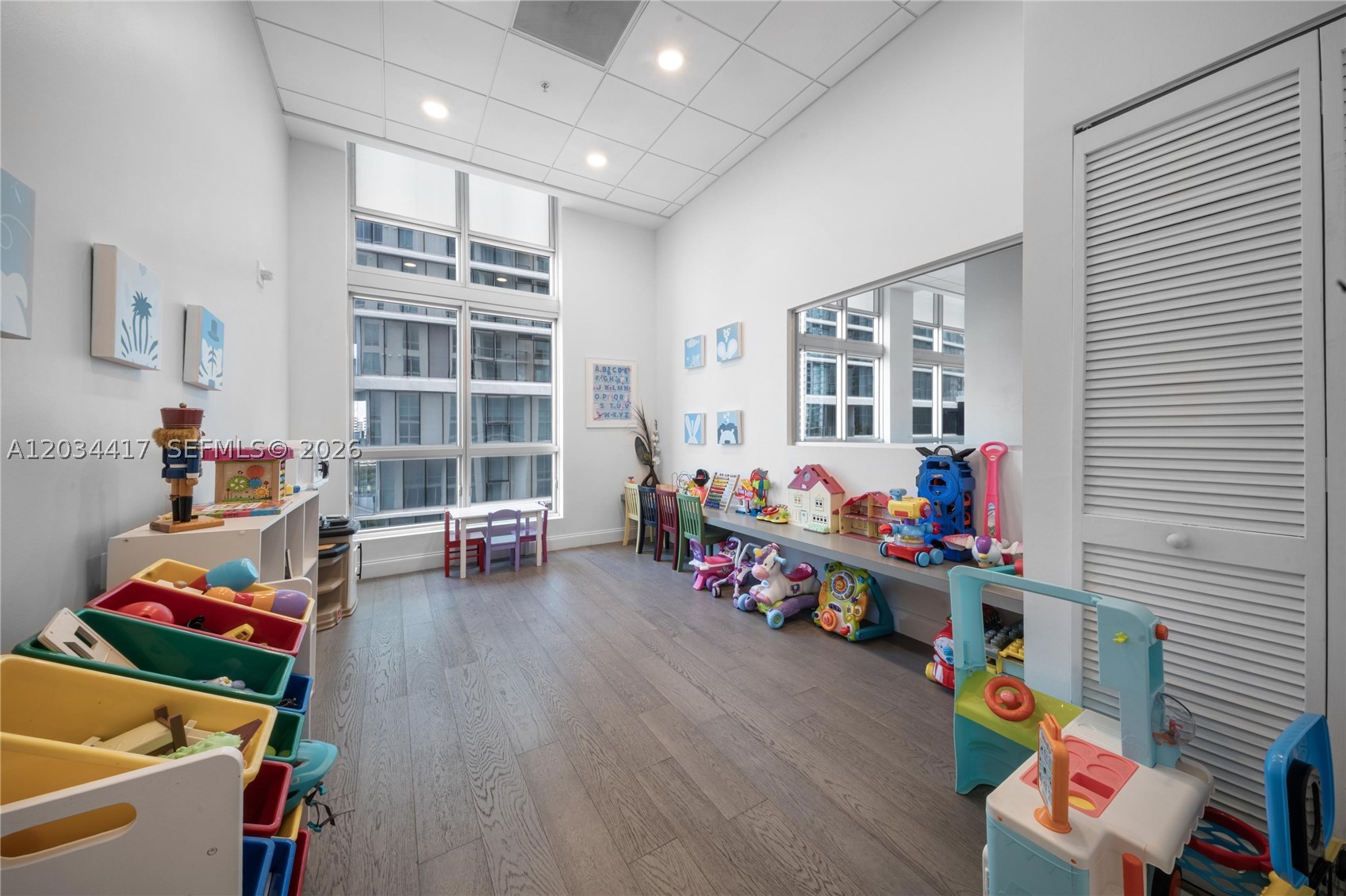 300 S Biscayne Blvd #T-3406, Miami FL 33131