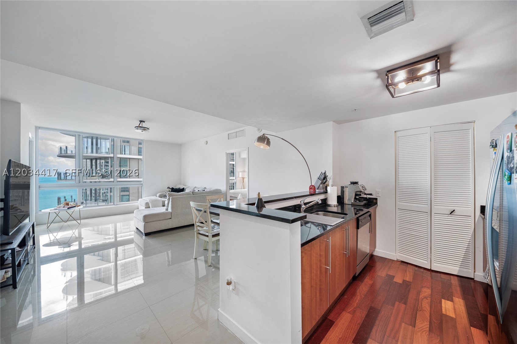 300 S Biscayne Blvd #T-3406, Miami FL 33131