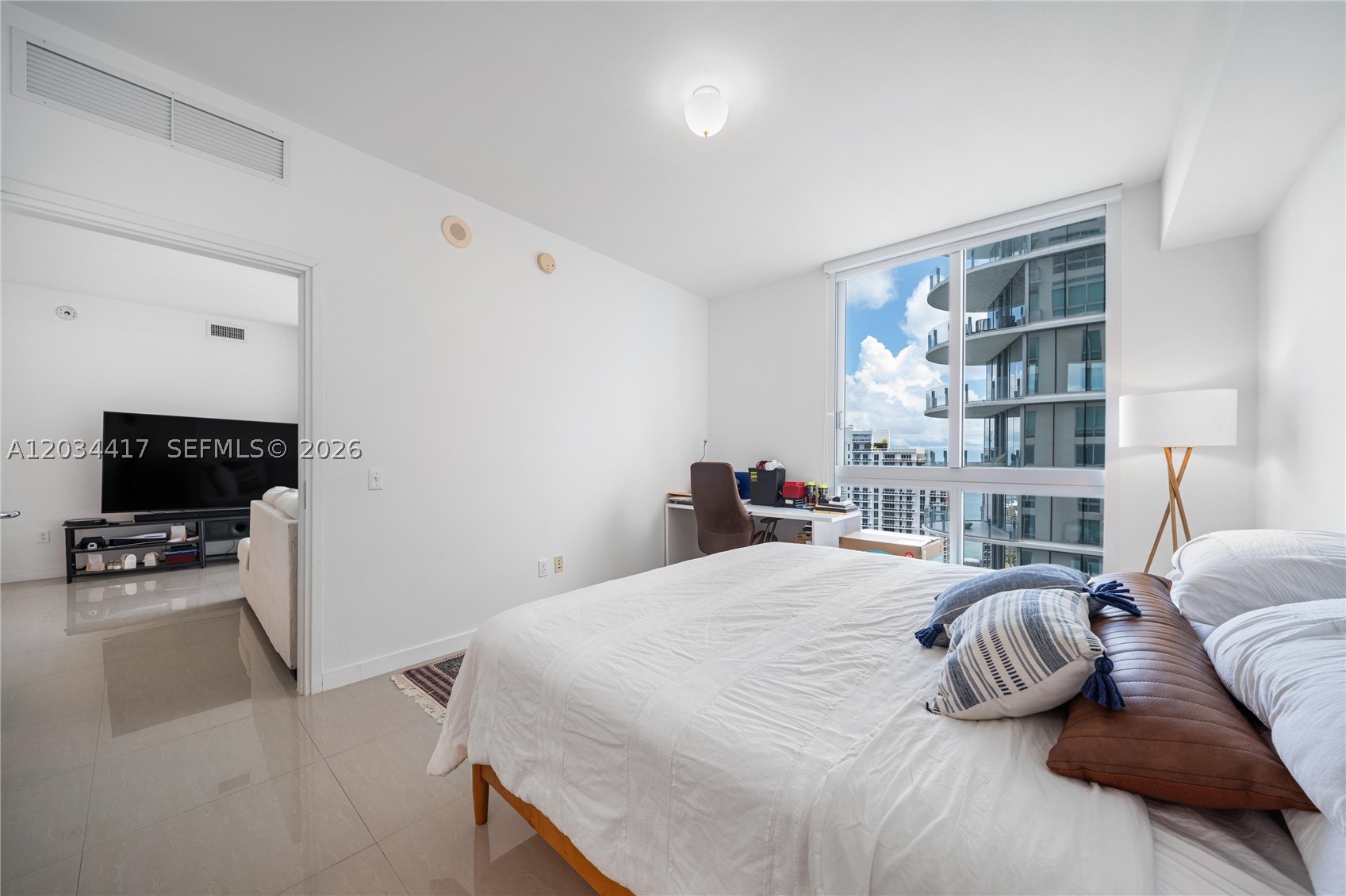 300 S Biscayne Blvd #T-3406, Miami FL 33131