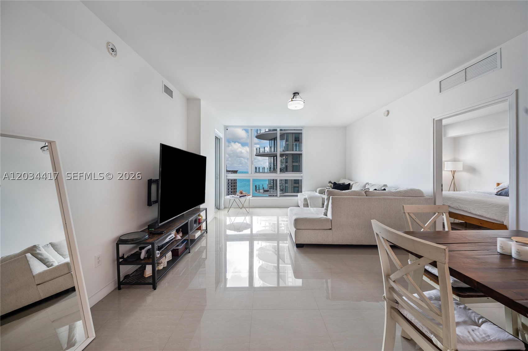 300 S Biscayne Blvd #T-3406, Miami FL 33131