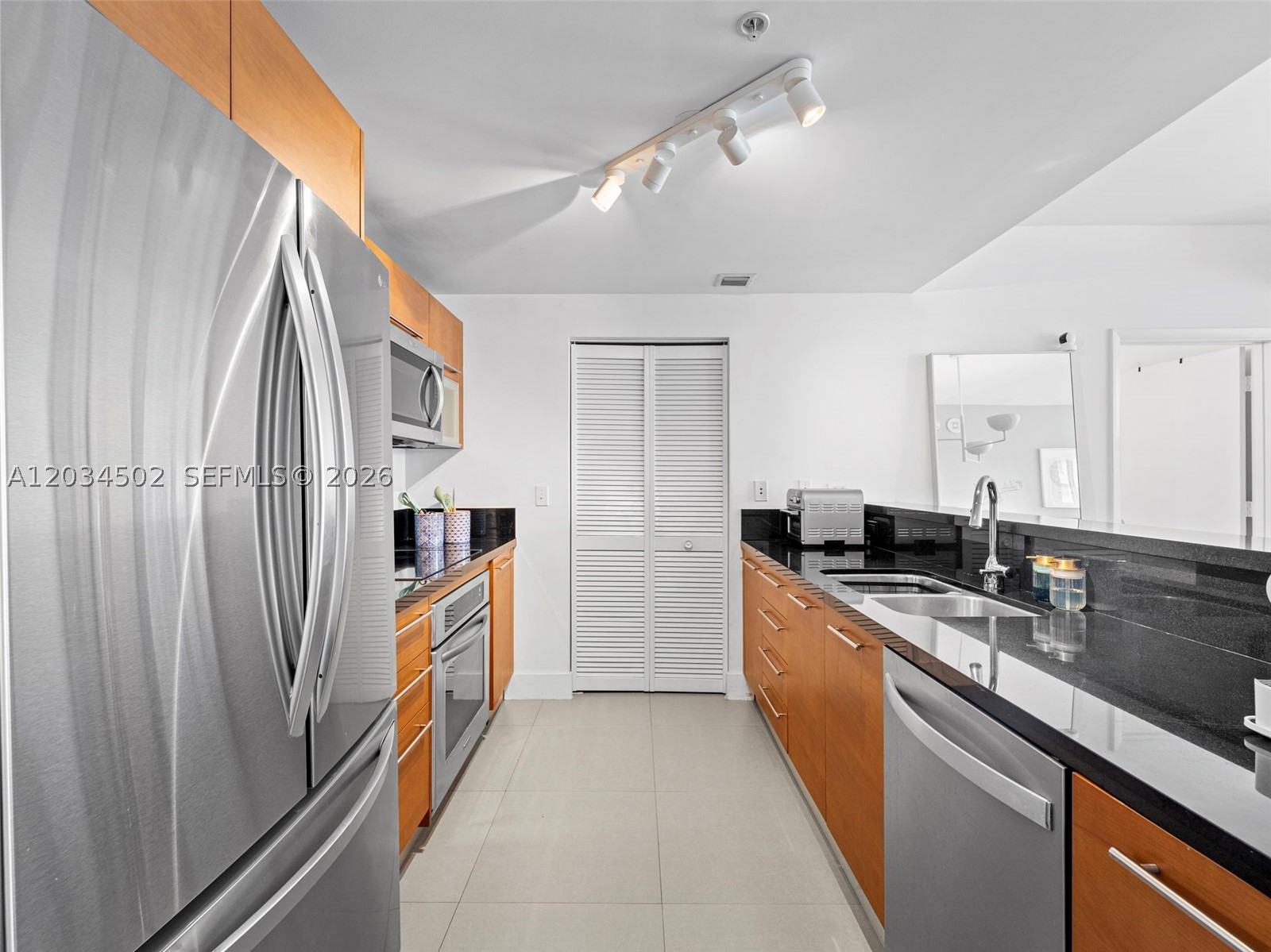 253 NE 2nd St #1801, Miami FL 33132