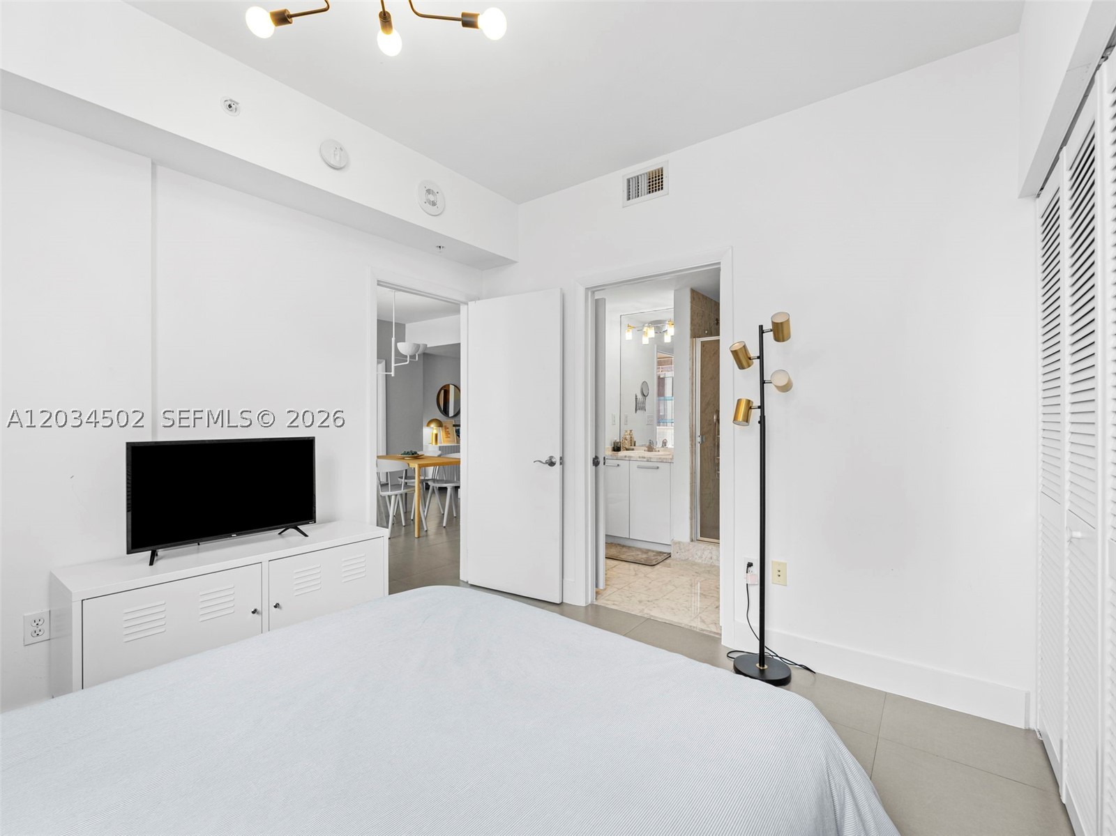 253 NE 2nd St #1801, Miami FL 33132