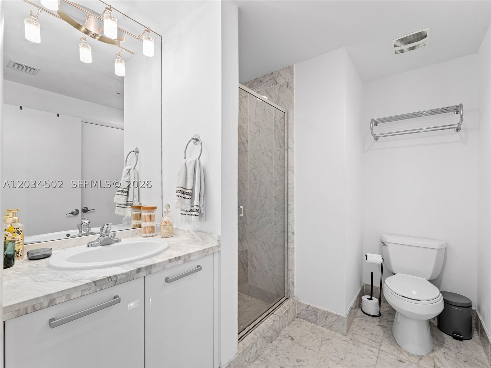 253 NE 2nd St #1801, Miami FL 33132