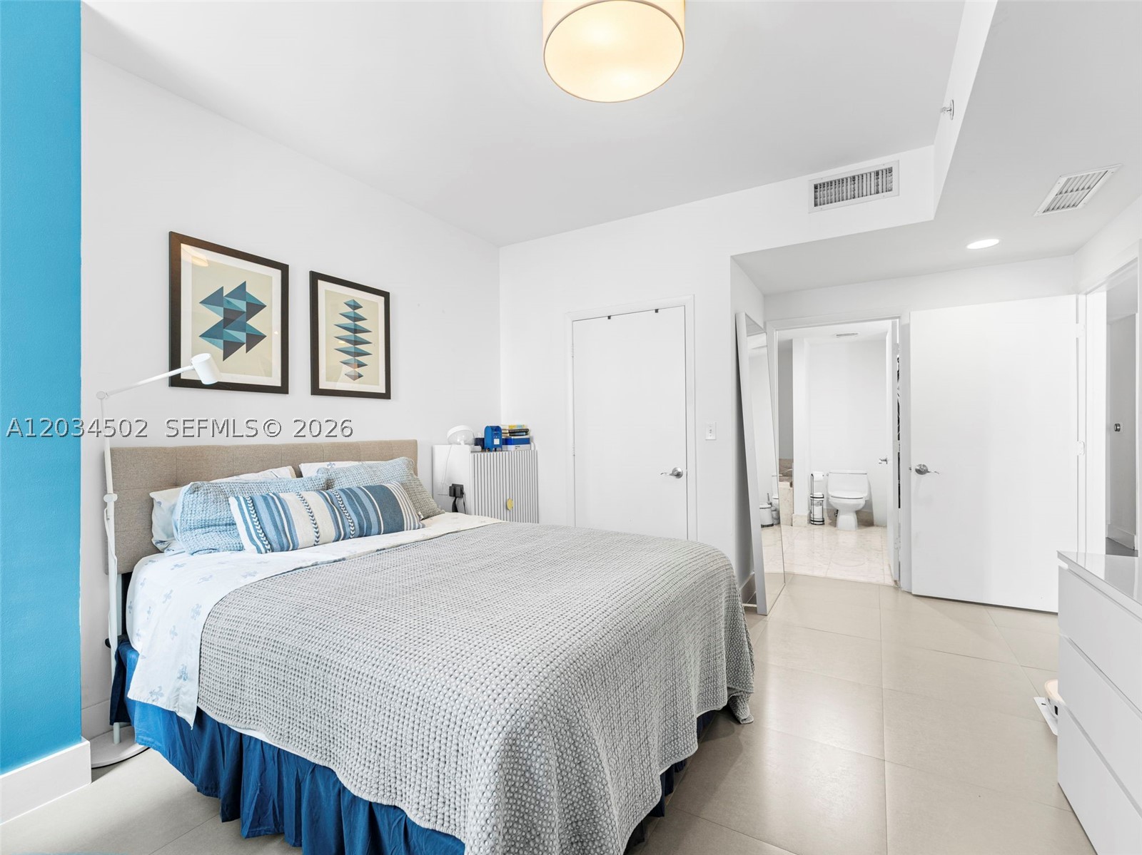 253 NE 2nd St #1801, Miami FL 33132