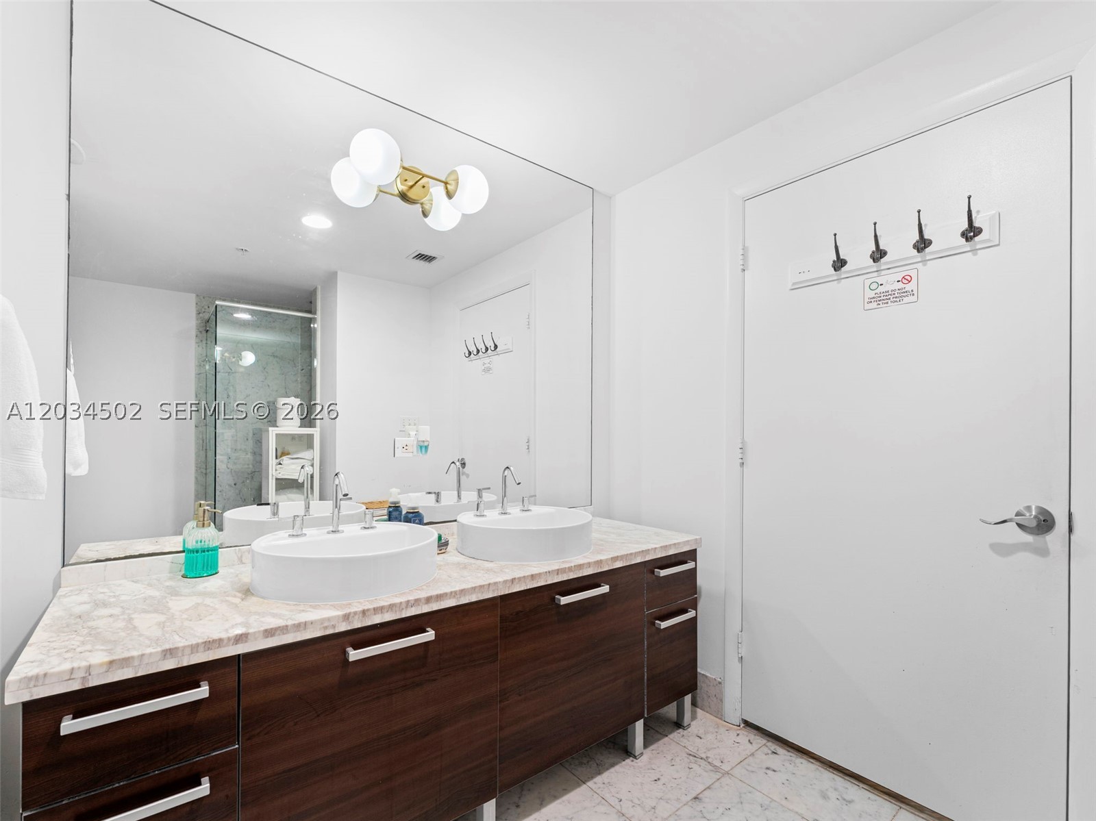 253 NE 2nd St #1801, Miami FL 33132