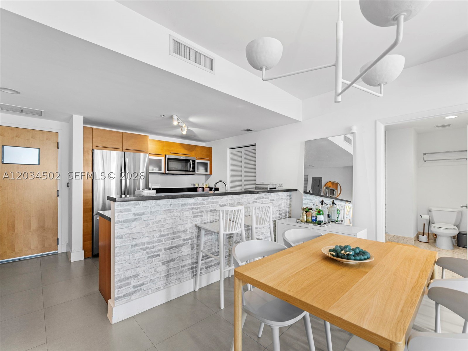 253 NE 2nd St #1801, Miami FL 33132