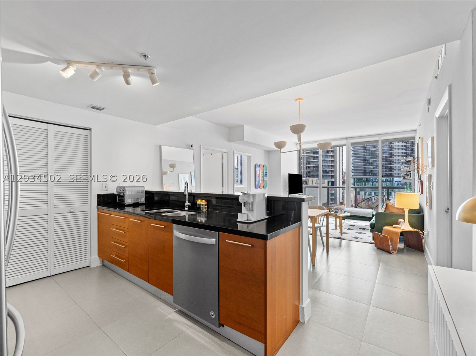 253 NE 2nd St #1801, Miami FL 33132