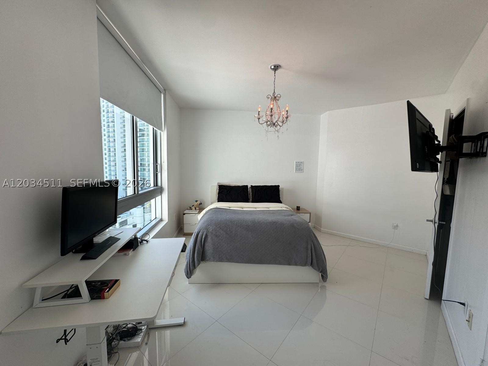 350 S Miami Ave #1812, Miami FL 33130