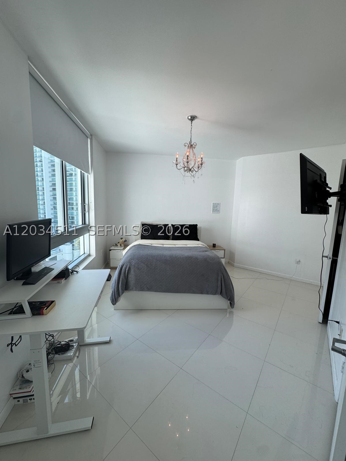 350 S Miami Ave #1812, Miami FL 33130