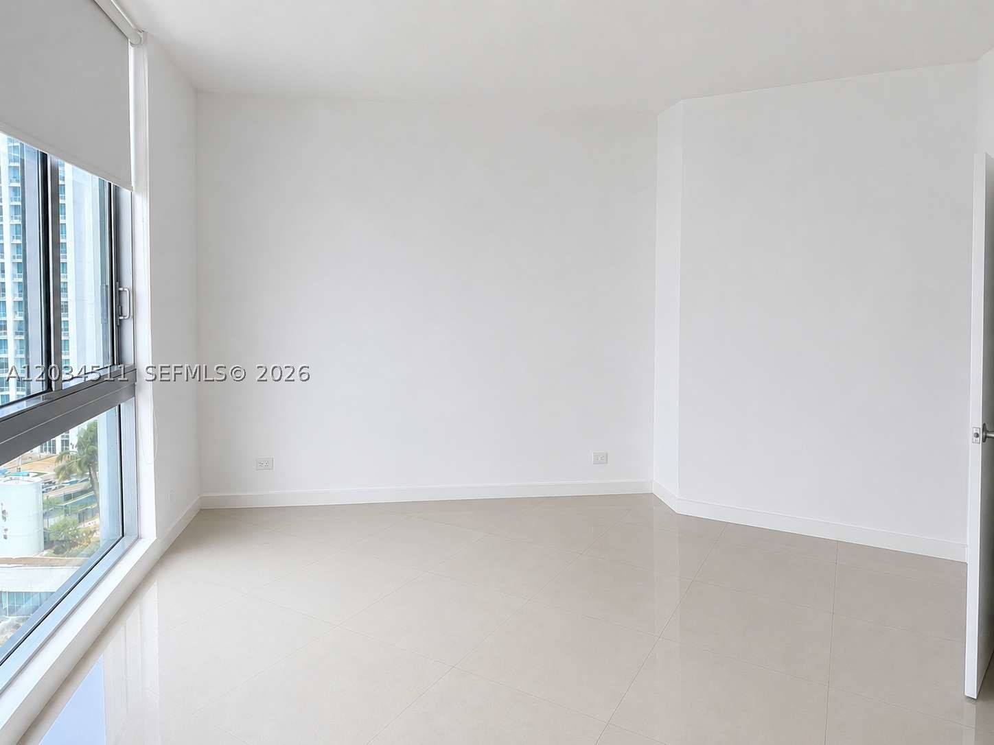 350 S Miami Ave #1812, Miami FL 33130