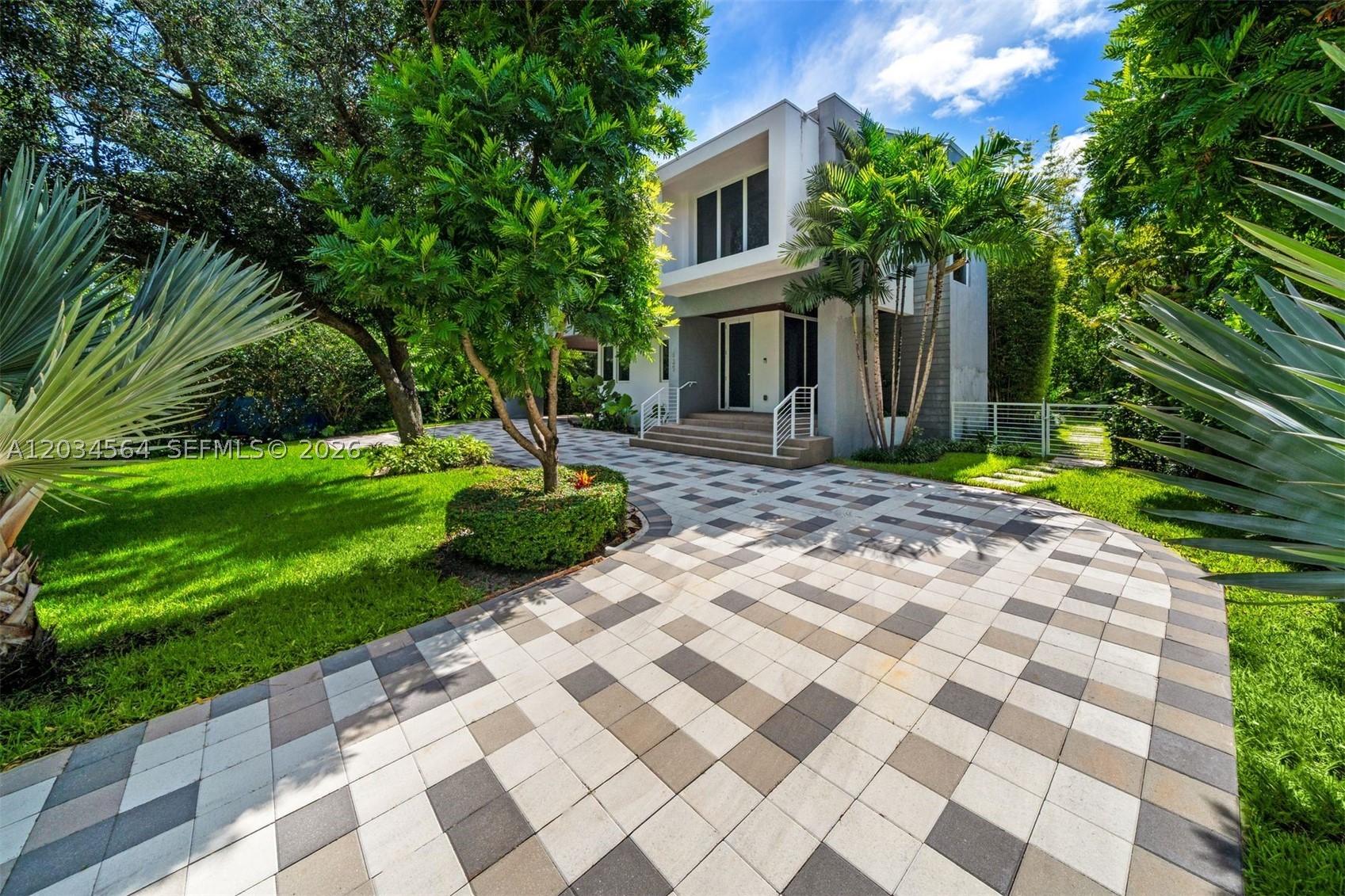 425 Harbor Dr, Key Biscayne FL 33149