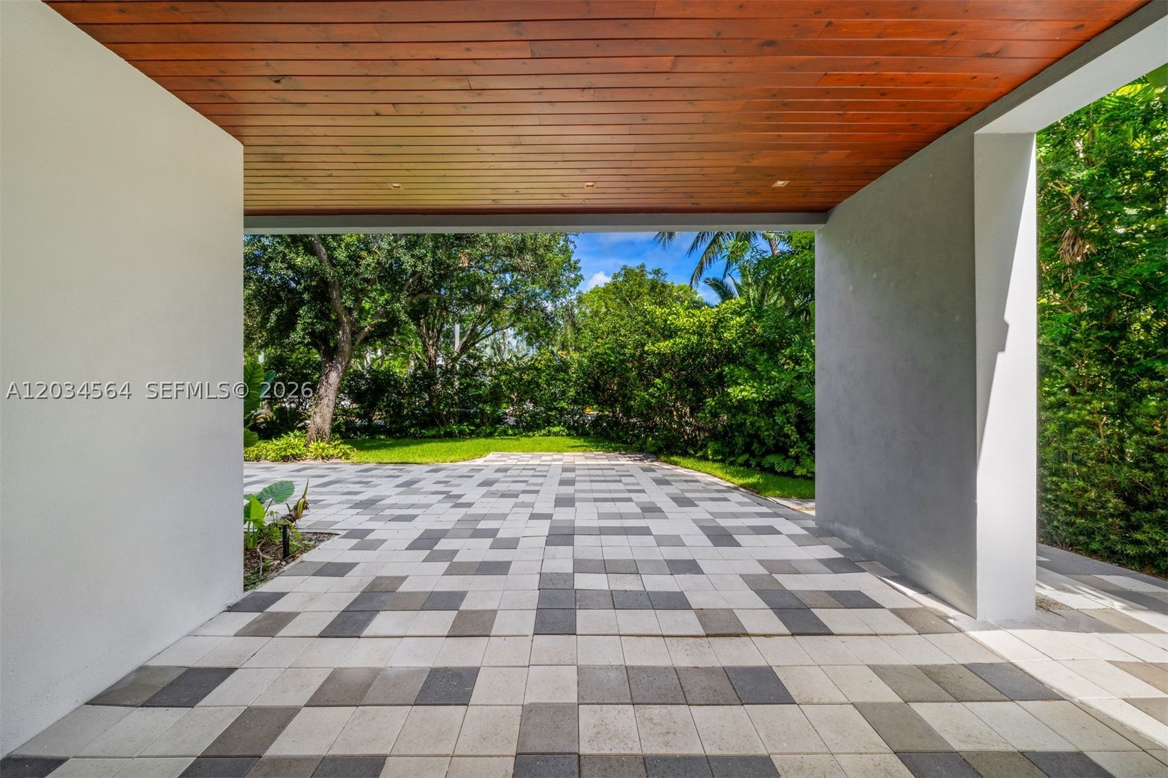 425 Harbor Dr, Key Biscayne FL 33149