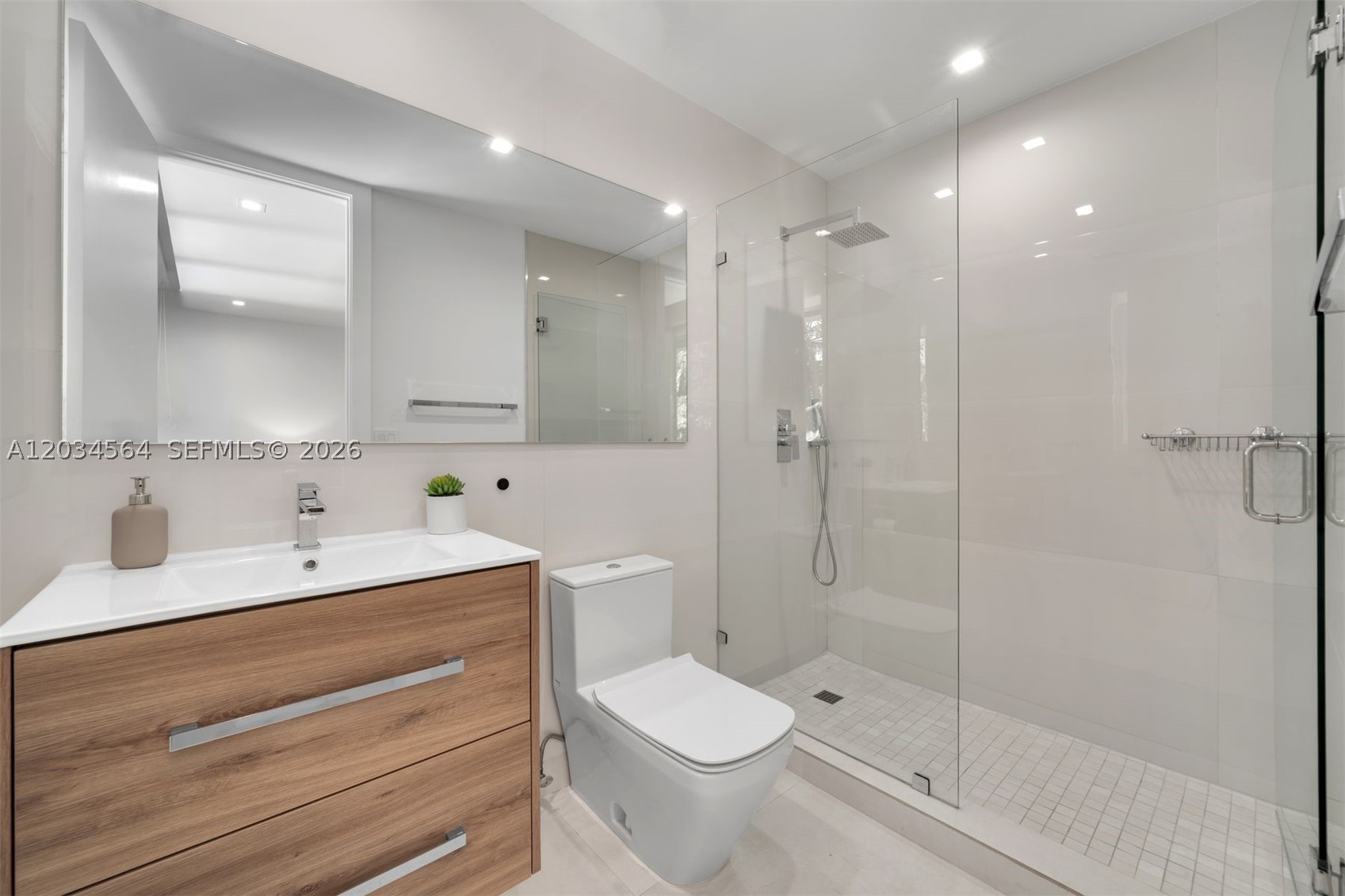425 Harbor Dr, Key Biscayne FL 33149