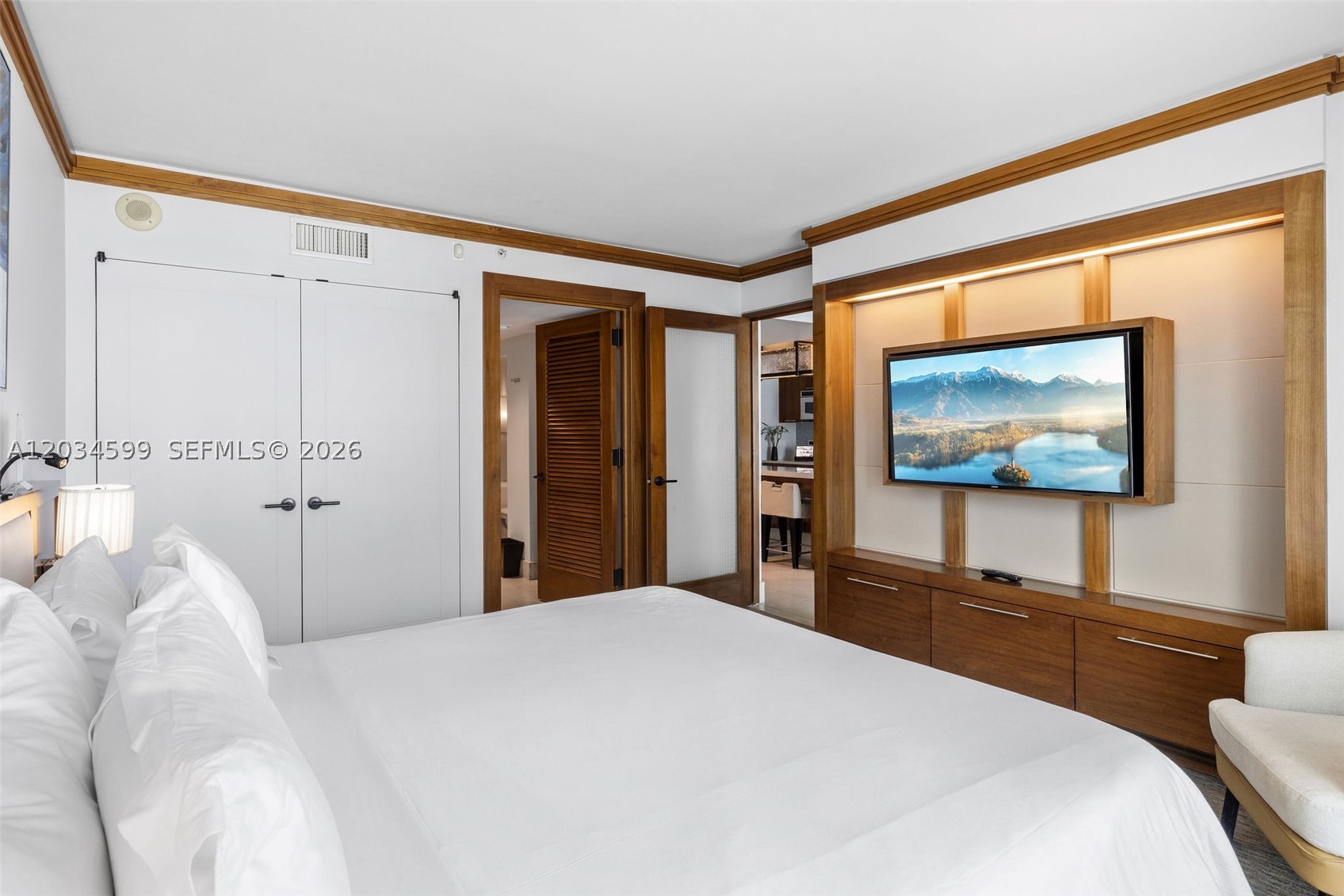 6801 Collins Ave #1010, Miami Beach FL 33141