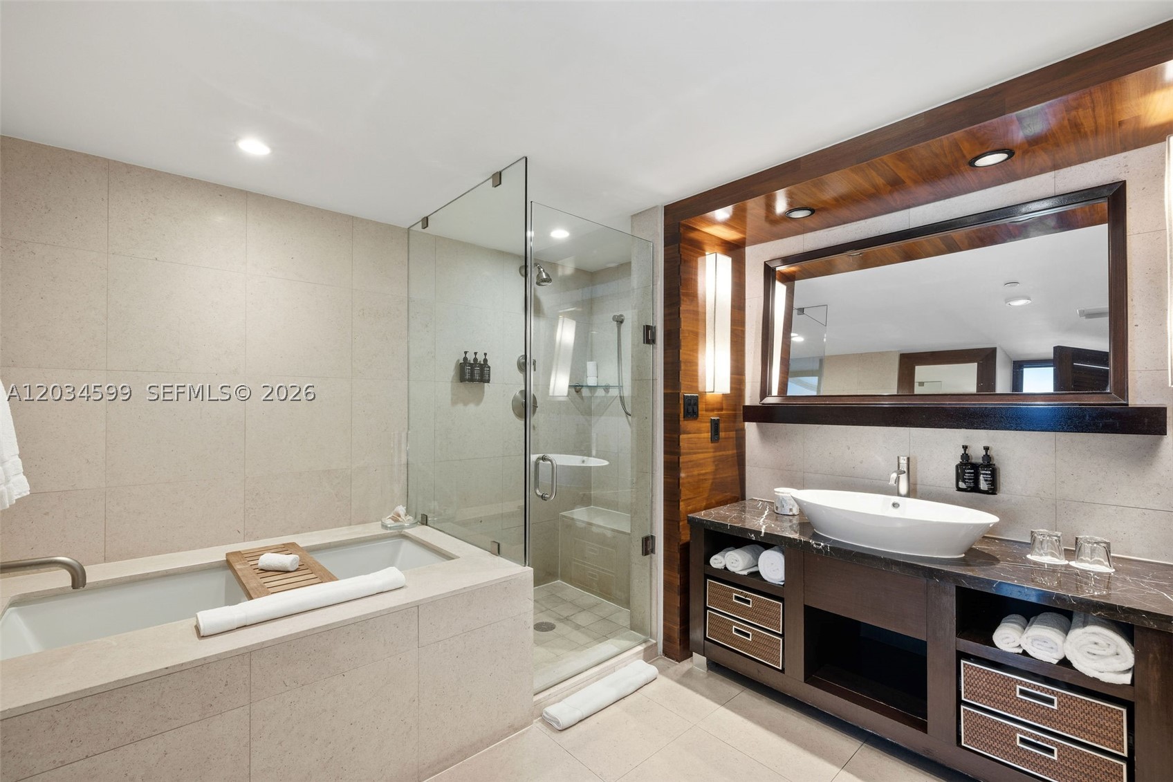 6801 Collins Ave #1010, Miami Beach FL 33141