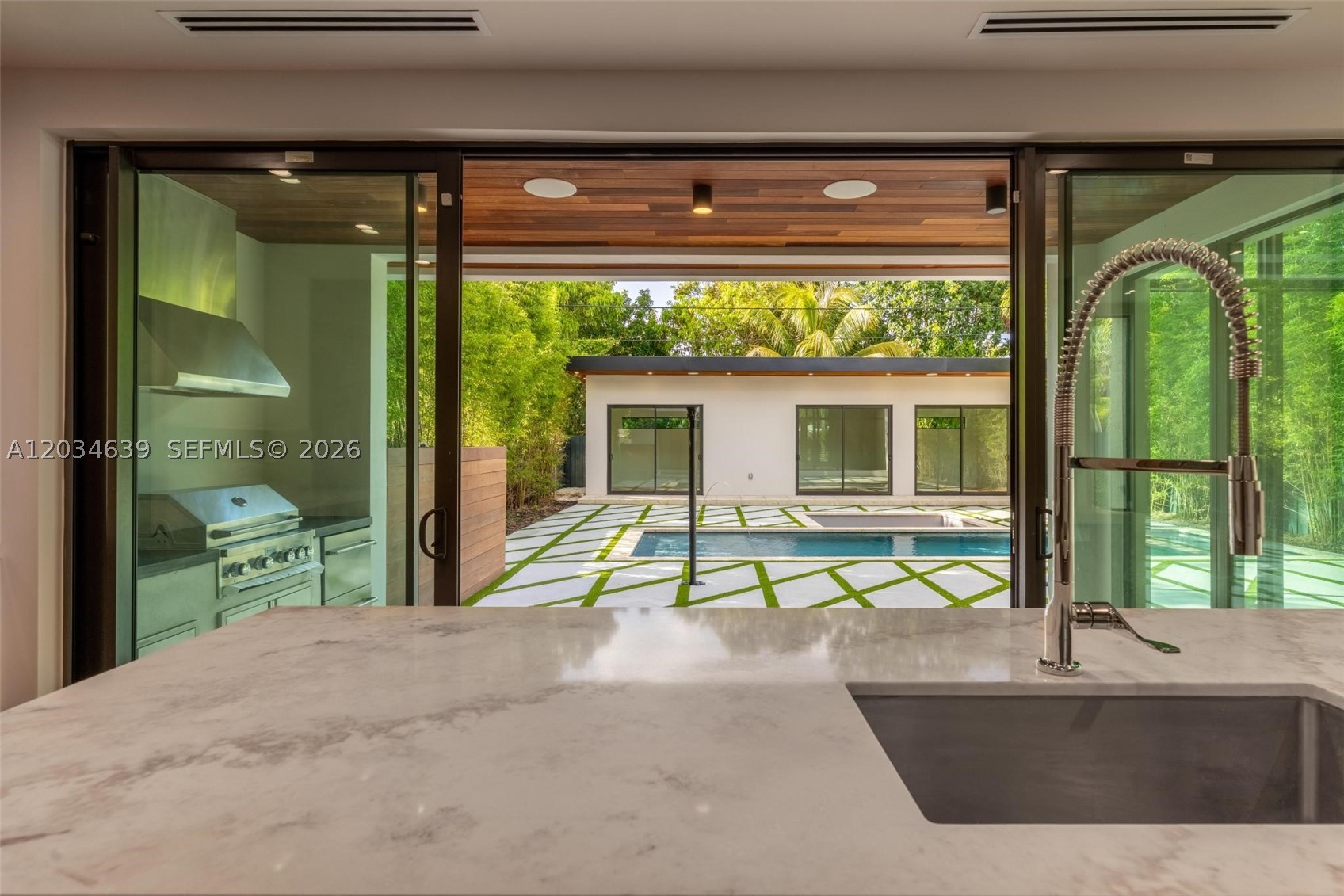 43 NW 42nd St, Miami FL 33127