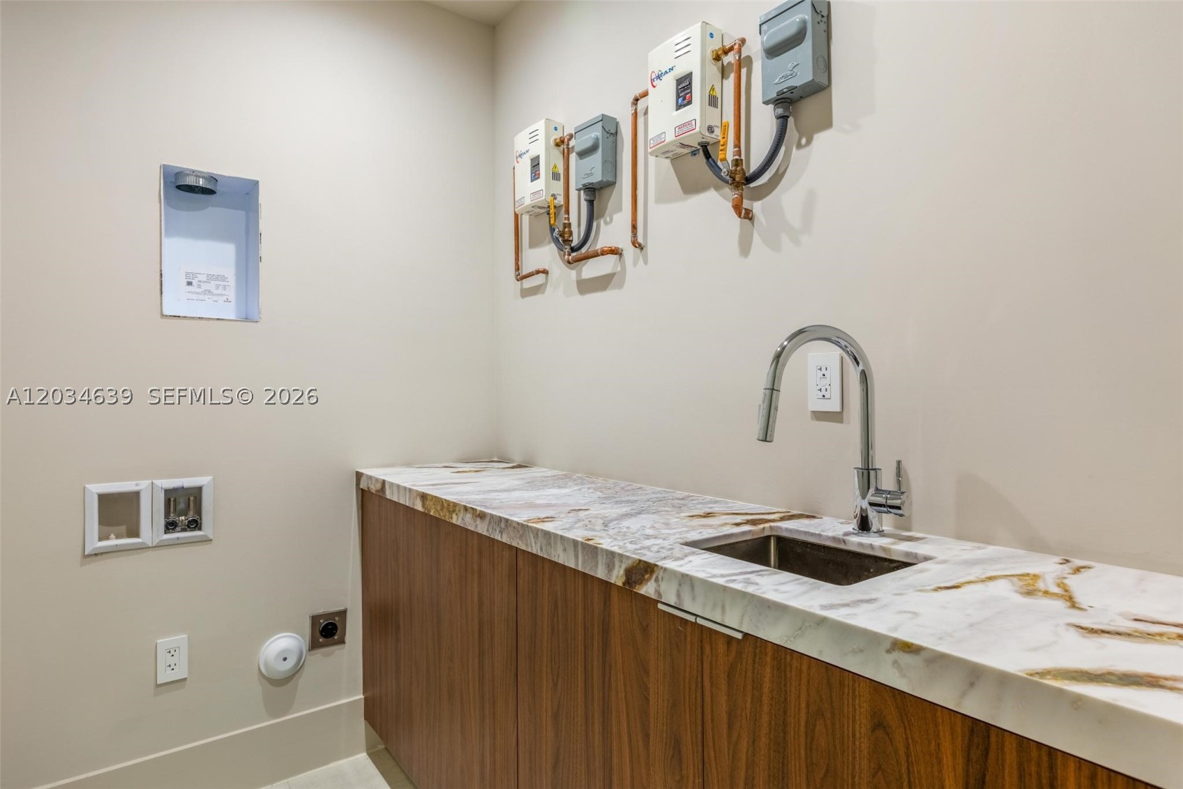43 NW 42nd St, Miami FL 33127