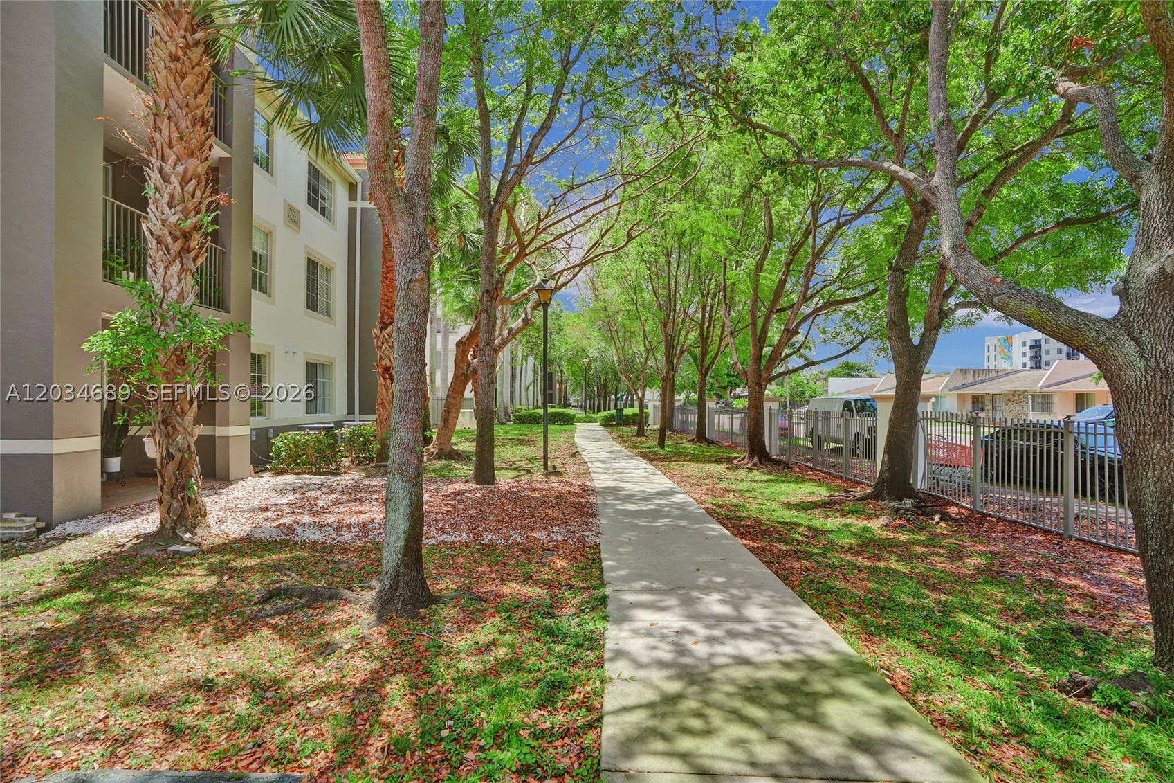 6841 SW 44th St #305, Miami FL 33155