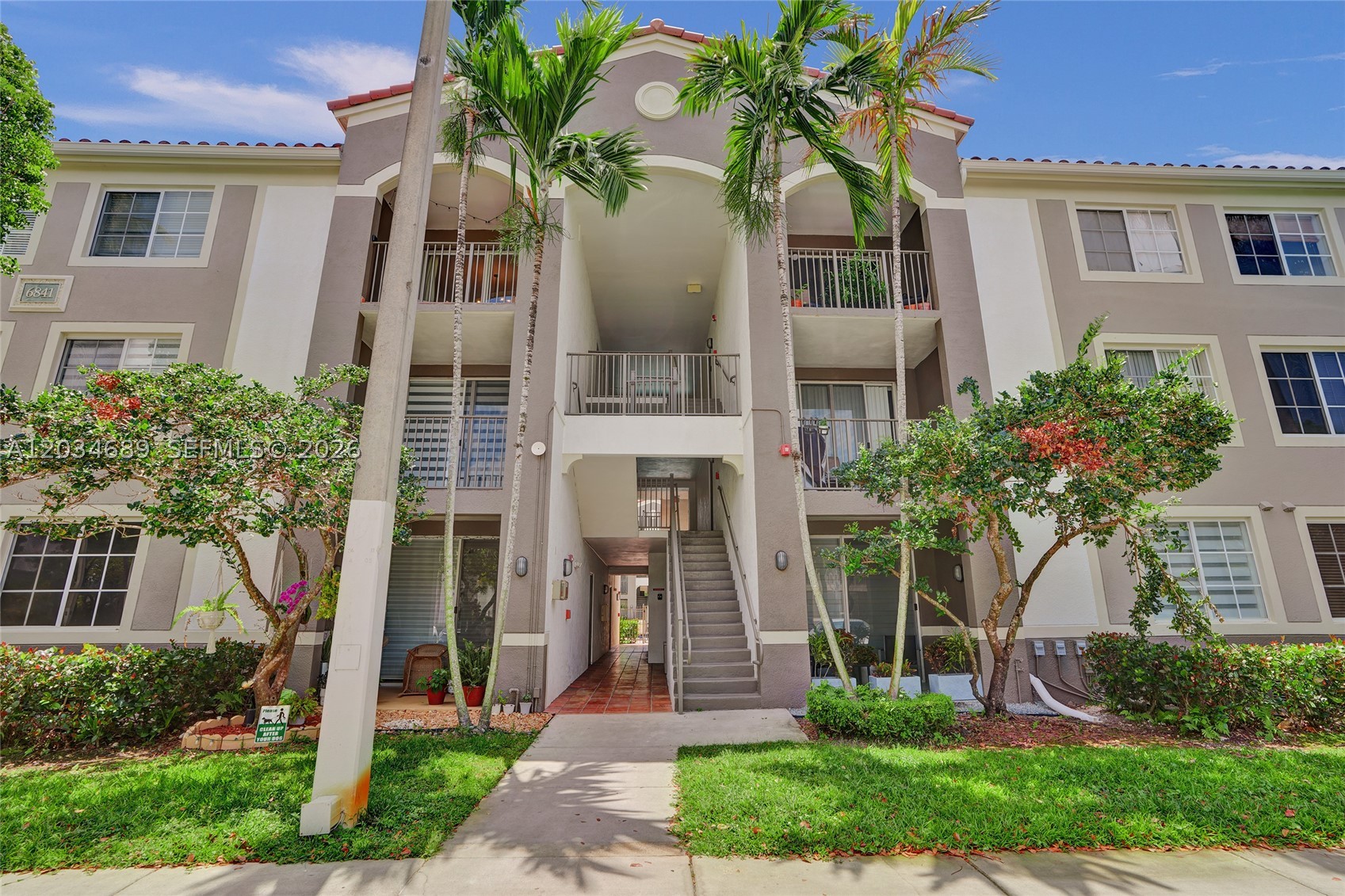 6841 SW 44th St #305, Miami FL 33155