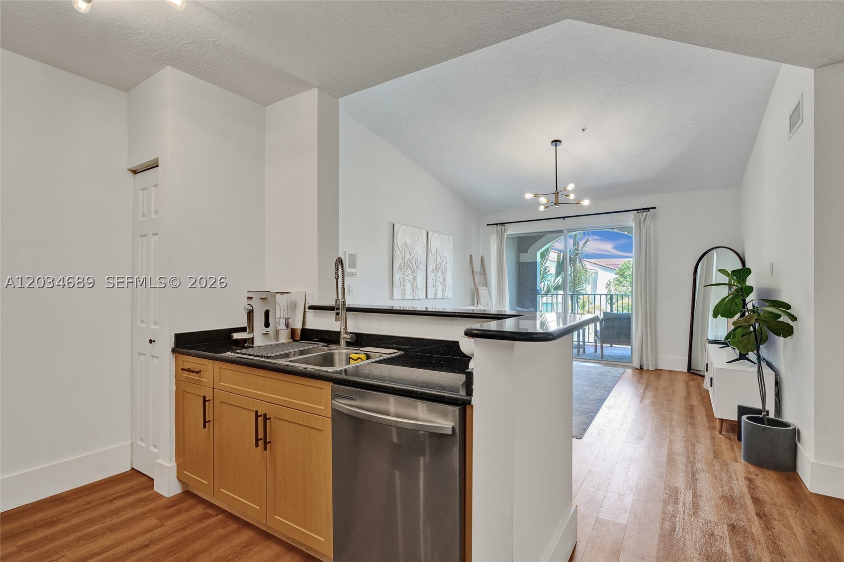 6841 SW 44th St #305, Miami FL 33155