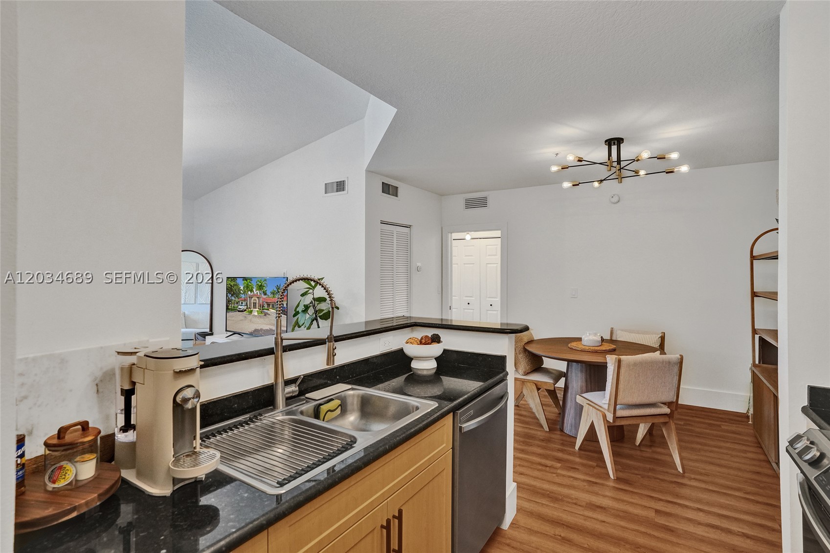 6841 SW 44th St #305, Miami FL 33155