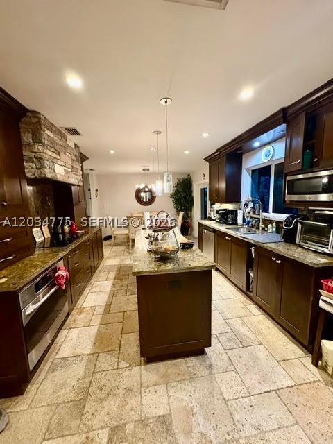 9624 SW 79th Ter, Miami FL 33173