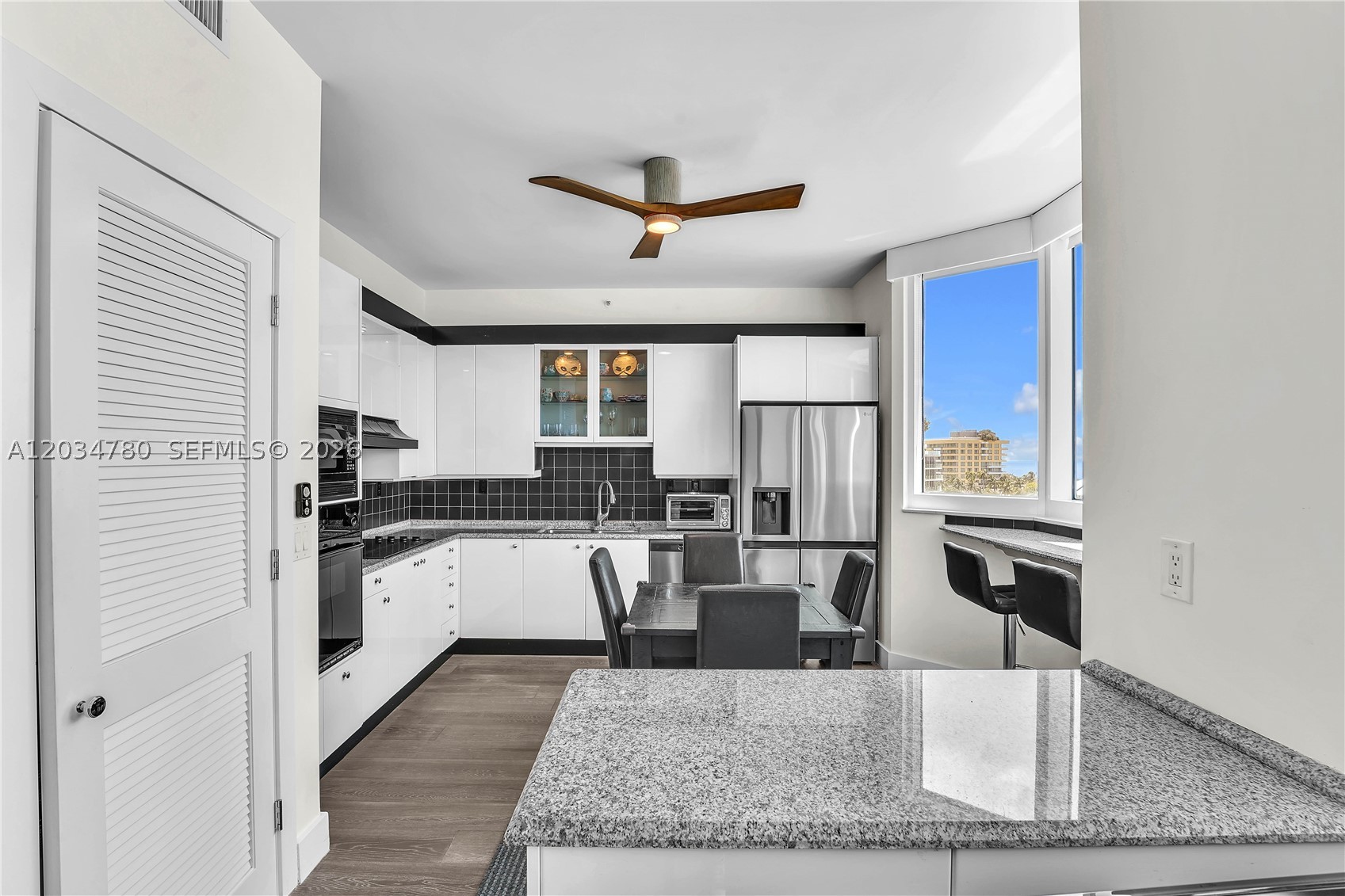 300 S POINTE DR #809, Miami Beach FL 33139