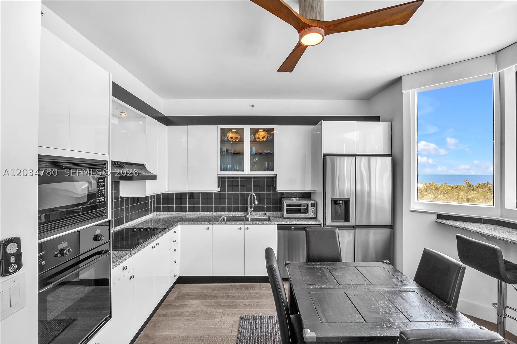 300 S POINTE DR #809, Miami Beach FL 33139