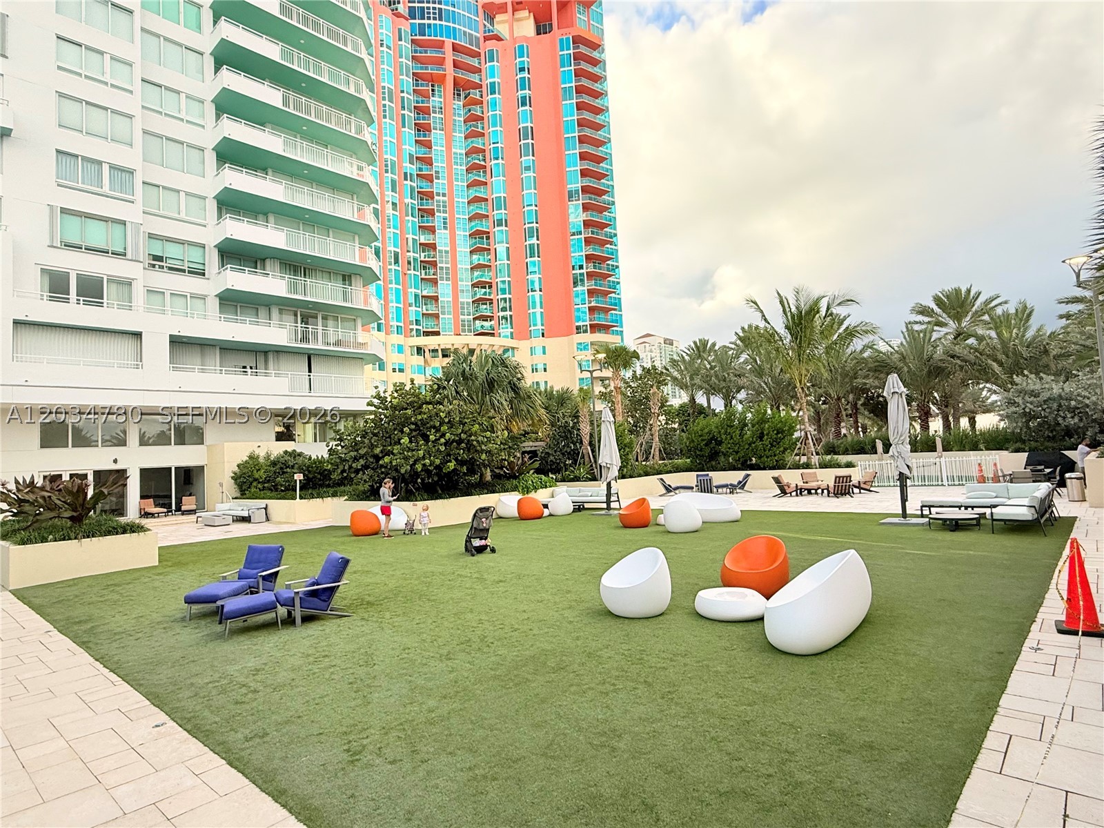 300 S POINTE DR #809, Miami Beach FL 33139