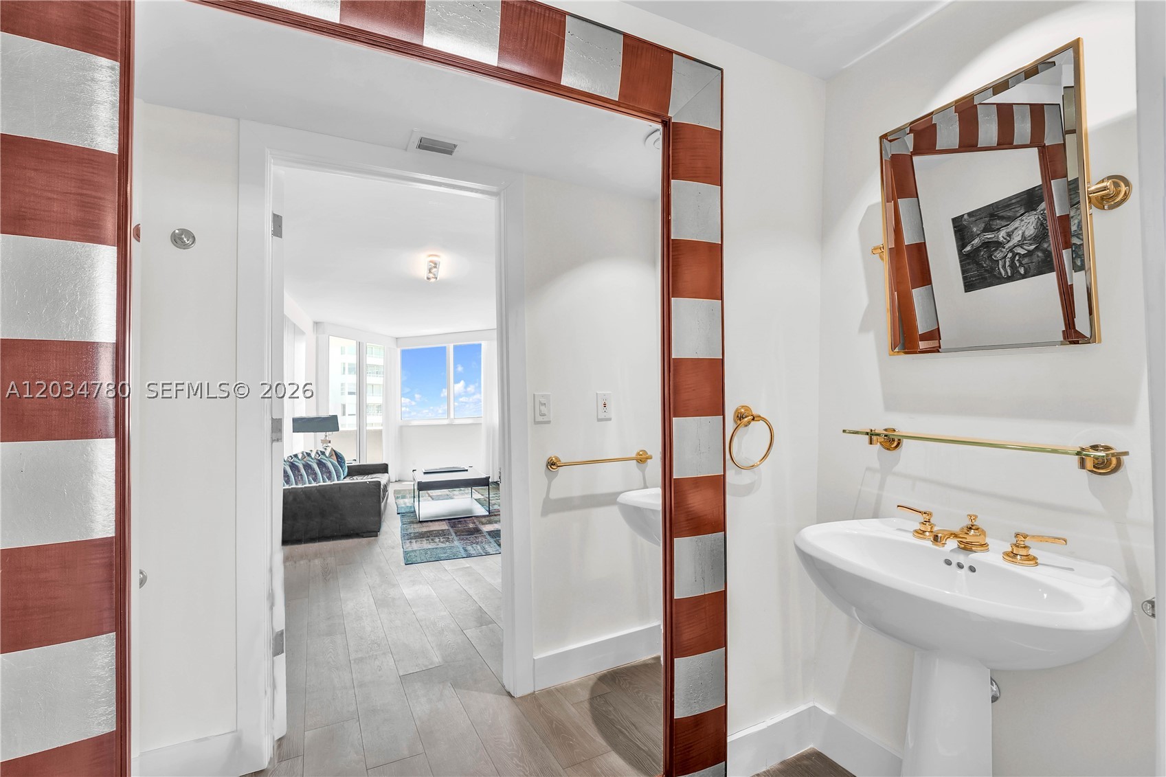 300 S POINTE DR #809, Miami Beach FL 33139