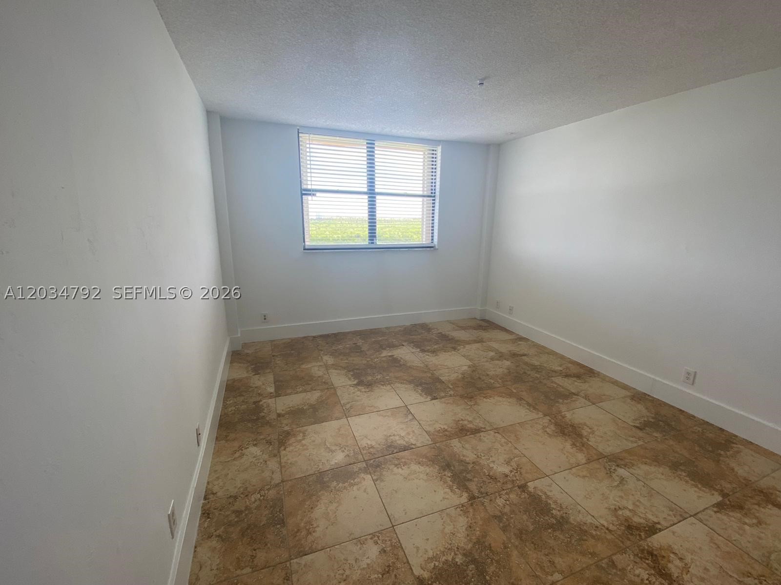 2450 NE 135th St #1012, North Miami FL 33181