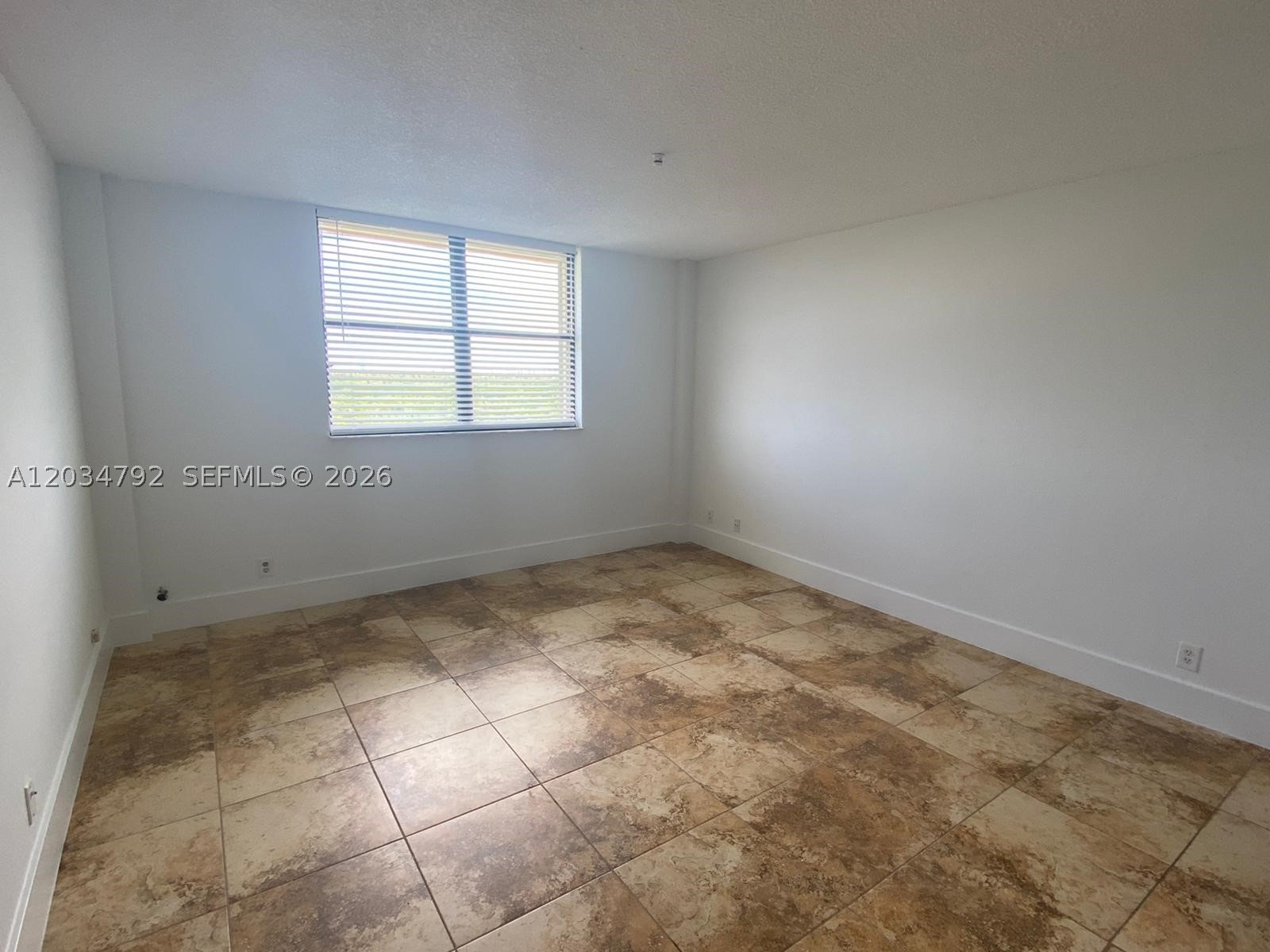 2450 NE 135th St #1012, North Miami FL 33181