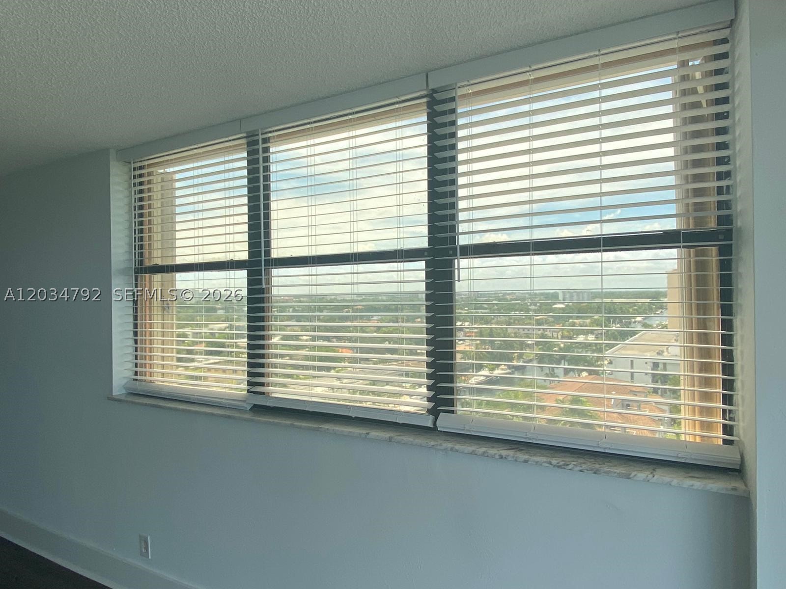 2450 NE 135th St #1012, North Miami FL 33181