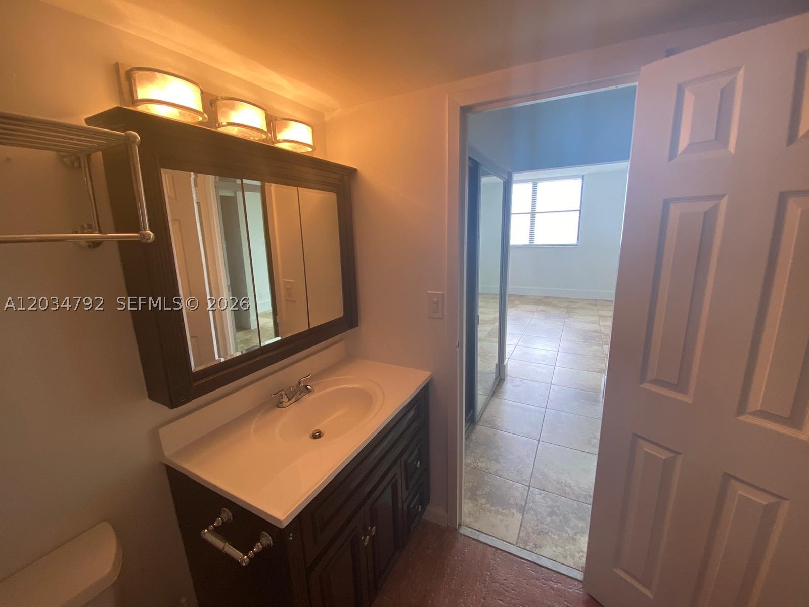 2450 NE 135th St #1012, North Miami FL 33181