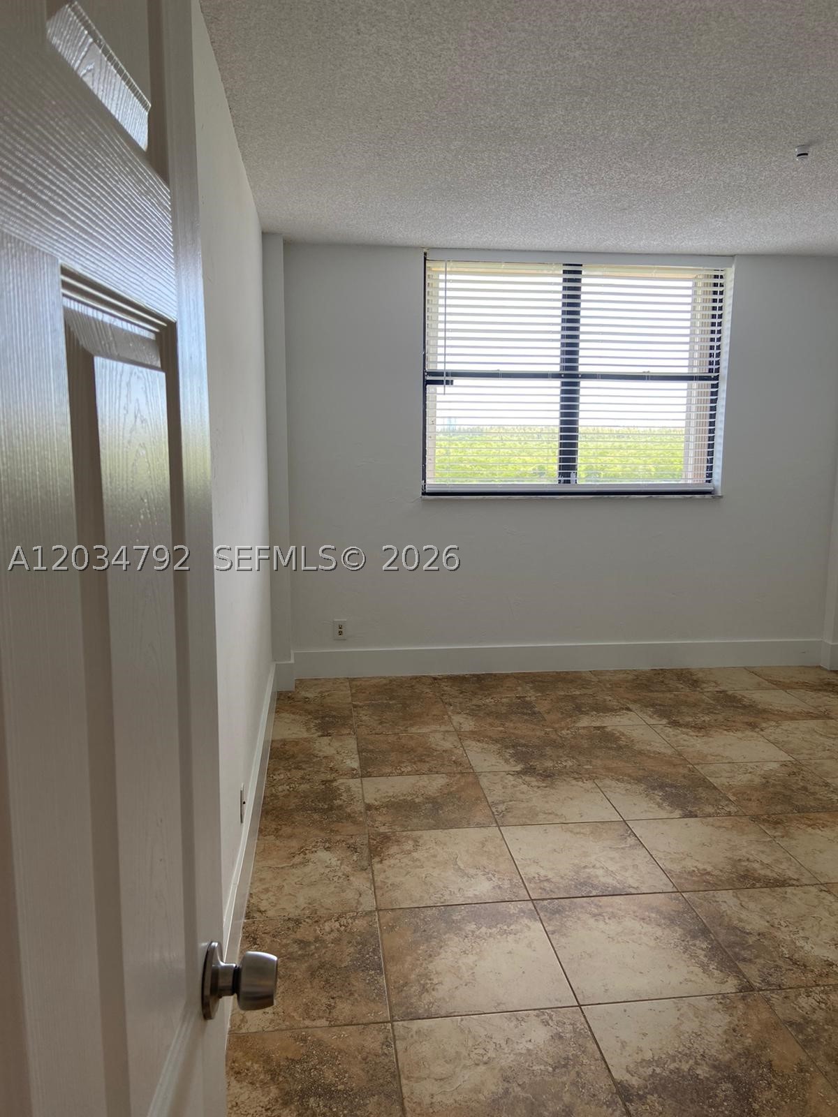 2450 NE 135th St #1012, North Miami FL 33181