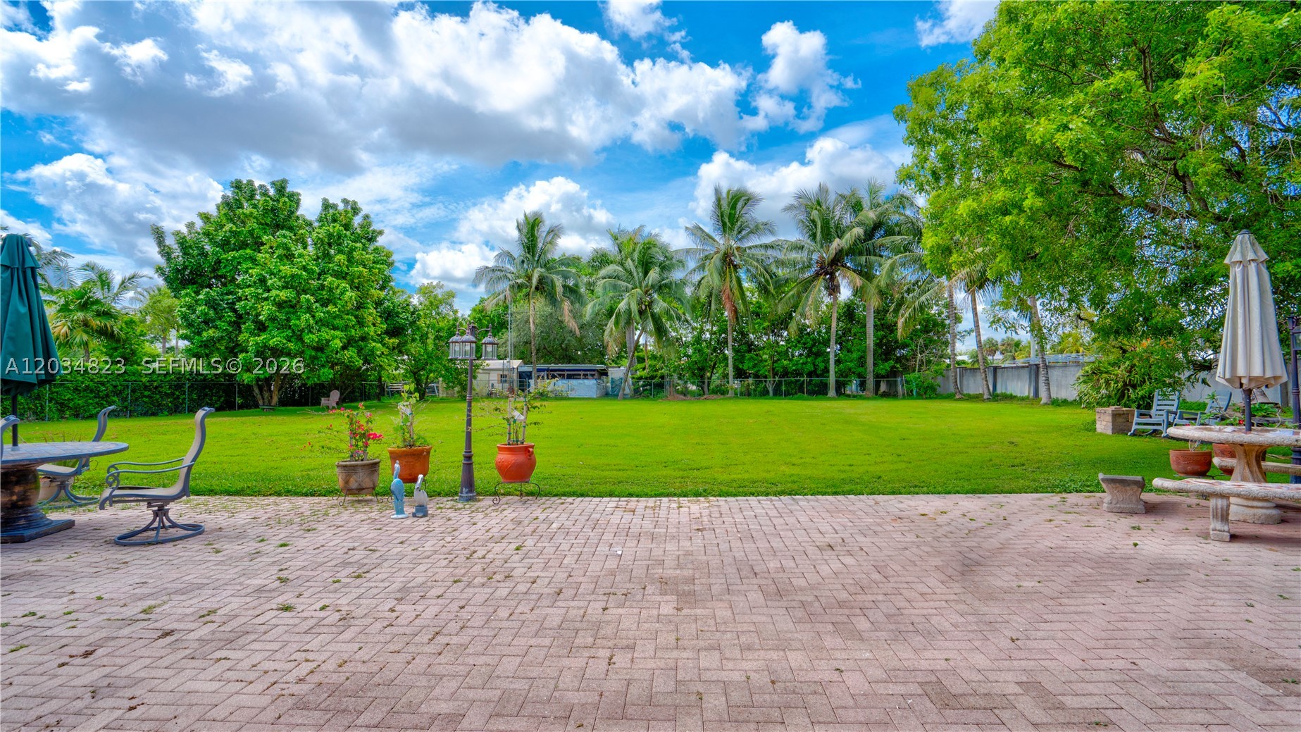 9810 NW 137th St, Hialeah Gardens FL 33018