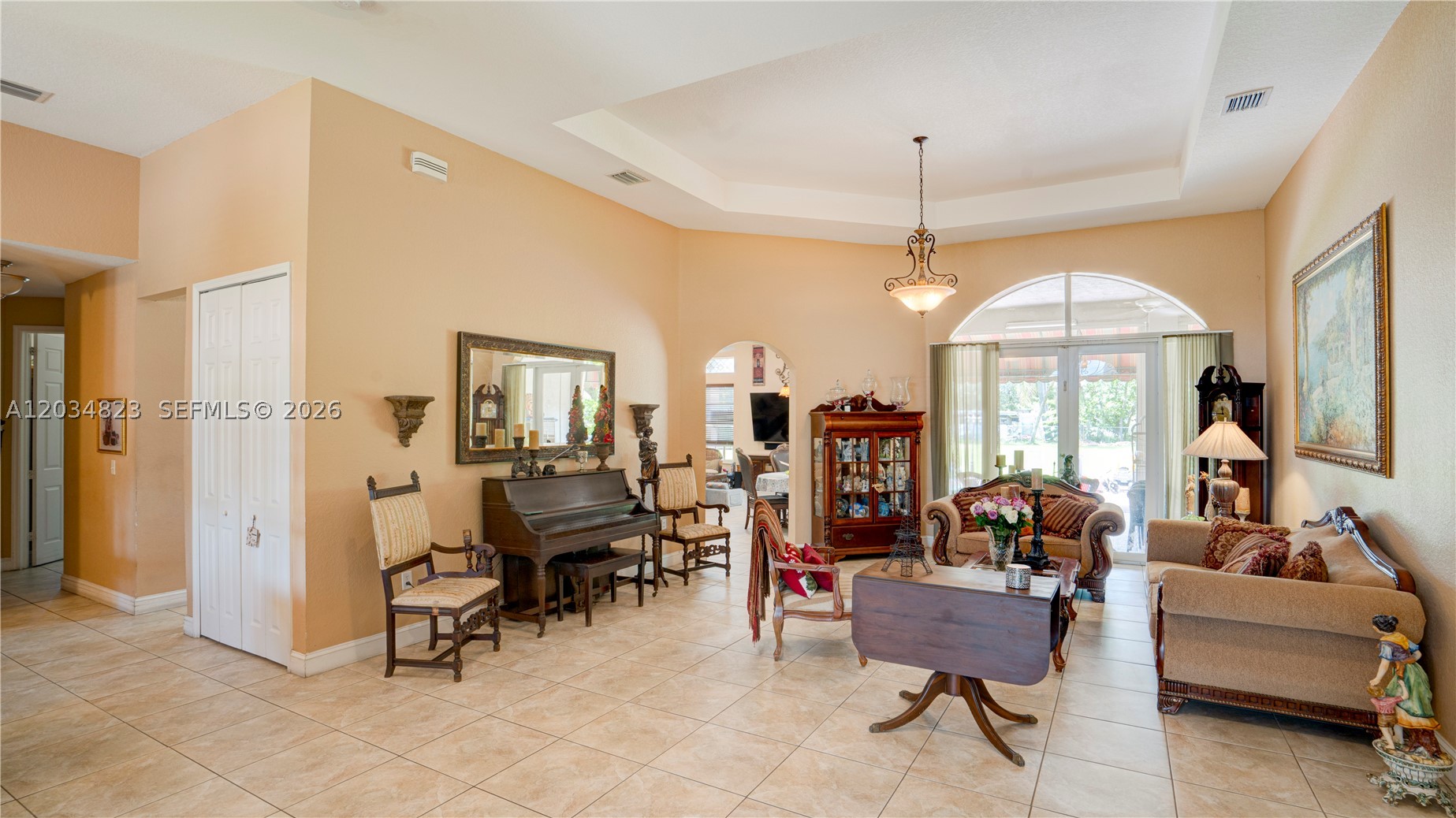 9810 NW 137th St, Hialeah Gardens FL 33018