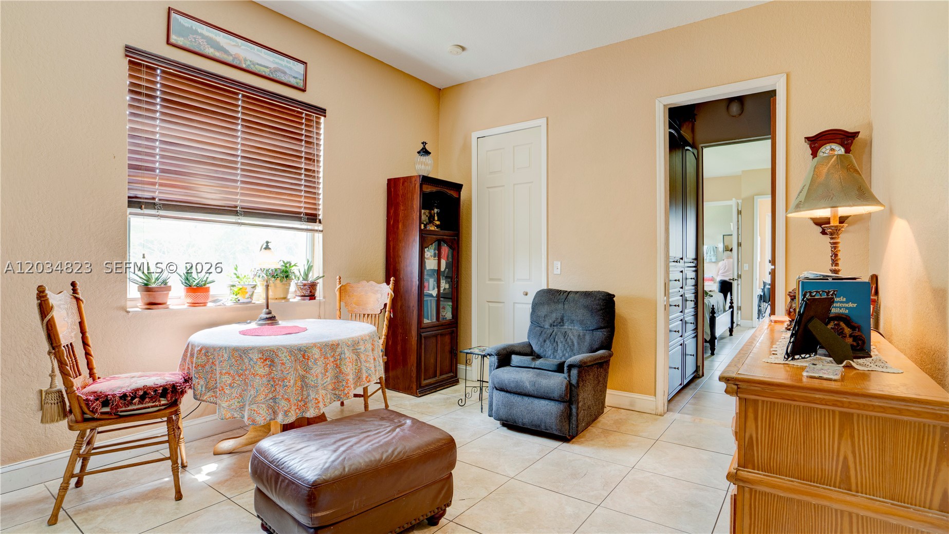 9810 NW 137th St, Hialeah Gardens FL 33018