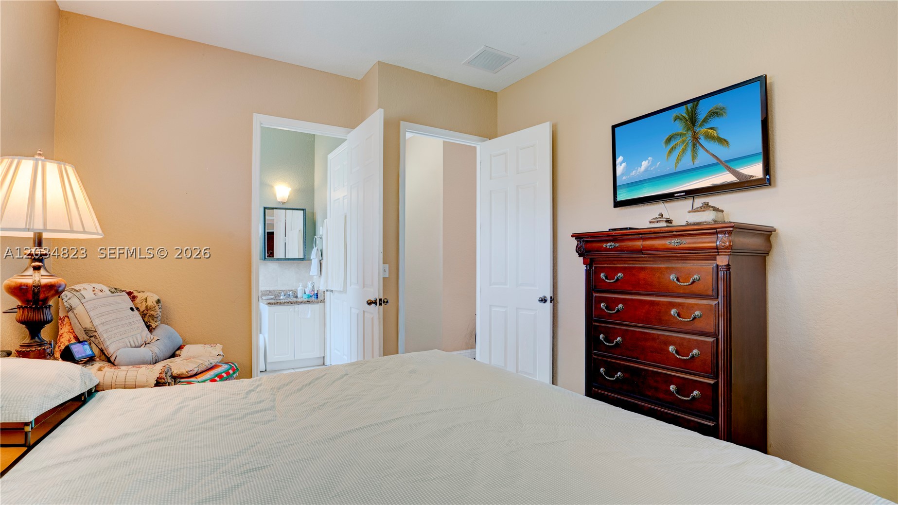 9810 NW 137th St, Hialeah Gardens FL 33018
