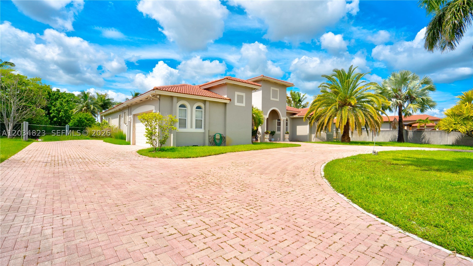 9810 NW 137th St, Hialeah Gardens FL 33018