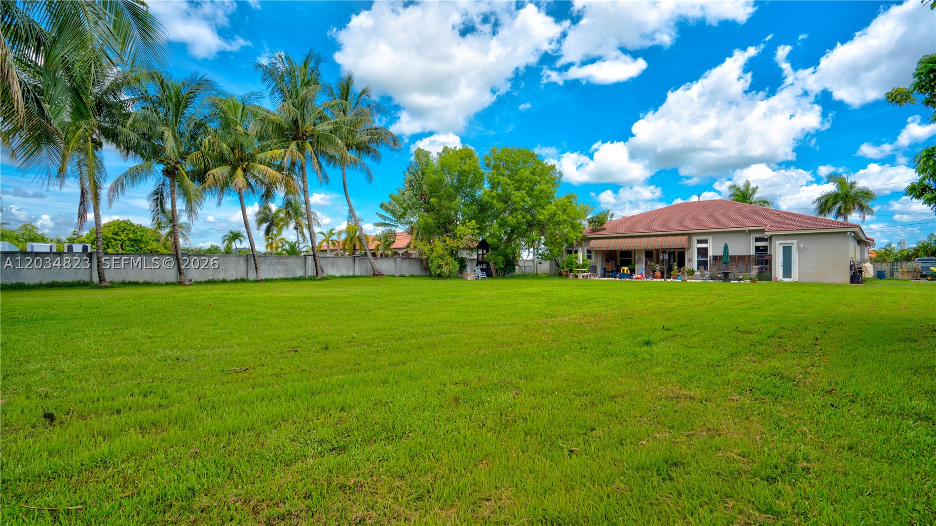 9810 NW 137th St, Hialeah Gardens FL 33018