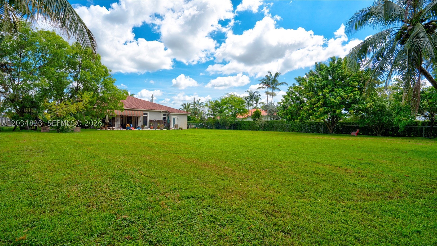 9810 NW 137th St, Hialeah Gardens FL 33018
