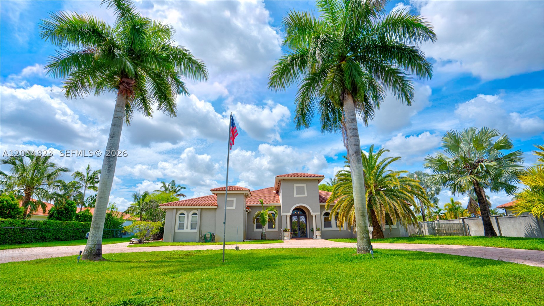 9810 NW 137th St, Hialeah Gardens FL 33018